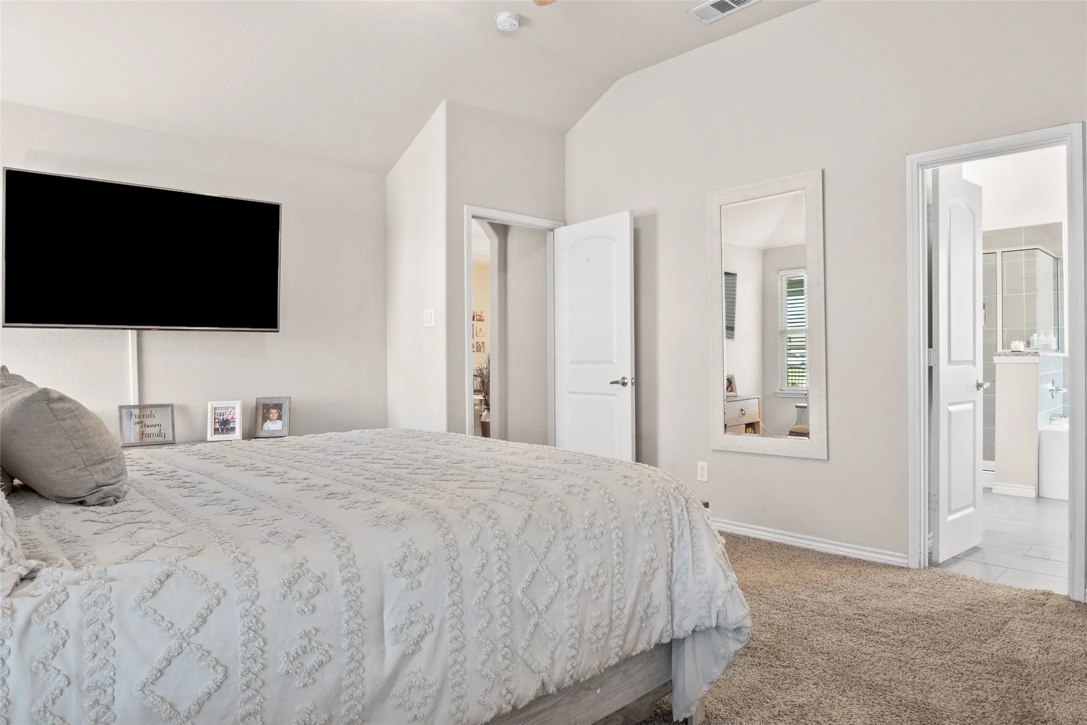 Single Family Residence For Sale in Denton County , 4126 Bridle Path Lane, Sanger, Texas 76266, 3 Bedroom, 2 Bathroom, 2 Garage spaces, 2,047 Sqft, built in 2016, Preowned, mls#21222653, Real Estate Agent in Sanger, Homes For Sale in Denton county, Homes For Sale in Sanger, Realtor in Sanger Texas, Real Estate Brokerage Independent Realty Texas, Luminita Cordes Realtor
