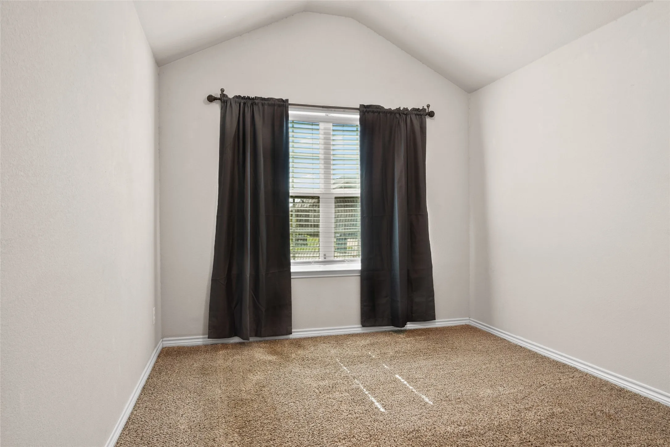 Single Family Residence For Sale in Denton County , 4126 Bridle Path Lane, Sanger, Texas 76266, 3 Bedroom, 2 Bathroom, 2 Garage spaces, 2,047 Sqft, built in 2016, Preowned, mls#21222653, Real Estate Agent in Sanger, Homes For Sale in Denton county, Homes For Sale in Sanger, Realtor in Sanger Texas, Real Estate Brokerage Independent Realty Texas, Luminita Cordes Realtor