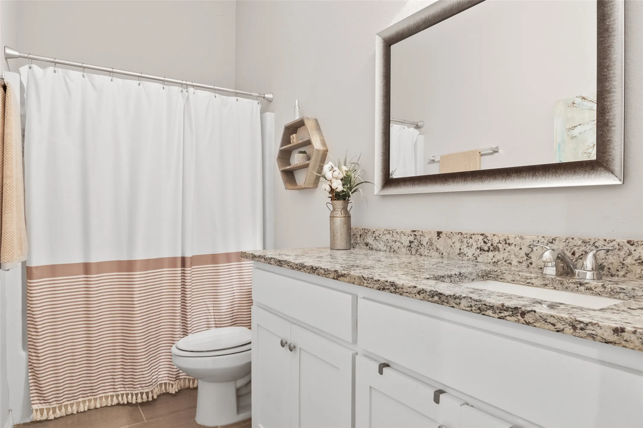 Single Family Residence For Sale in Denton County , 4126 Bridle Path Lane, Sanger, Texas 76266, 3 Bedroom, 2 Bathroom, 2 Garage spaces, 2,047 Sqft, built in 2016, Preowned, mls#21222653, Real Estate Agent in Sanger, Homes For Sale in Denton county, Homes For Sale in Sanger, Realtor in Sanger Texas, Real Estate Brokerage Independent Realty Texas, Luminita Cordes Realtor
