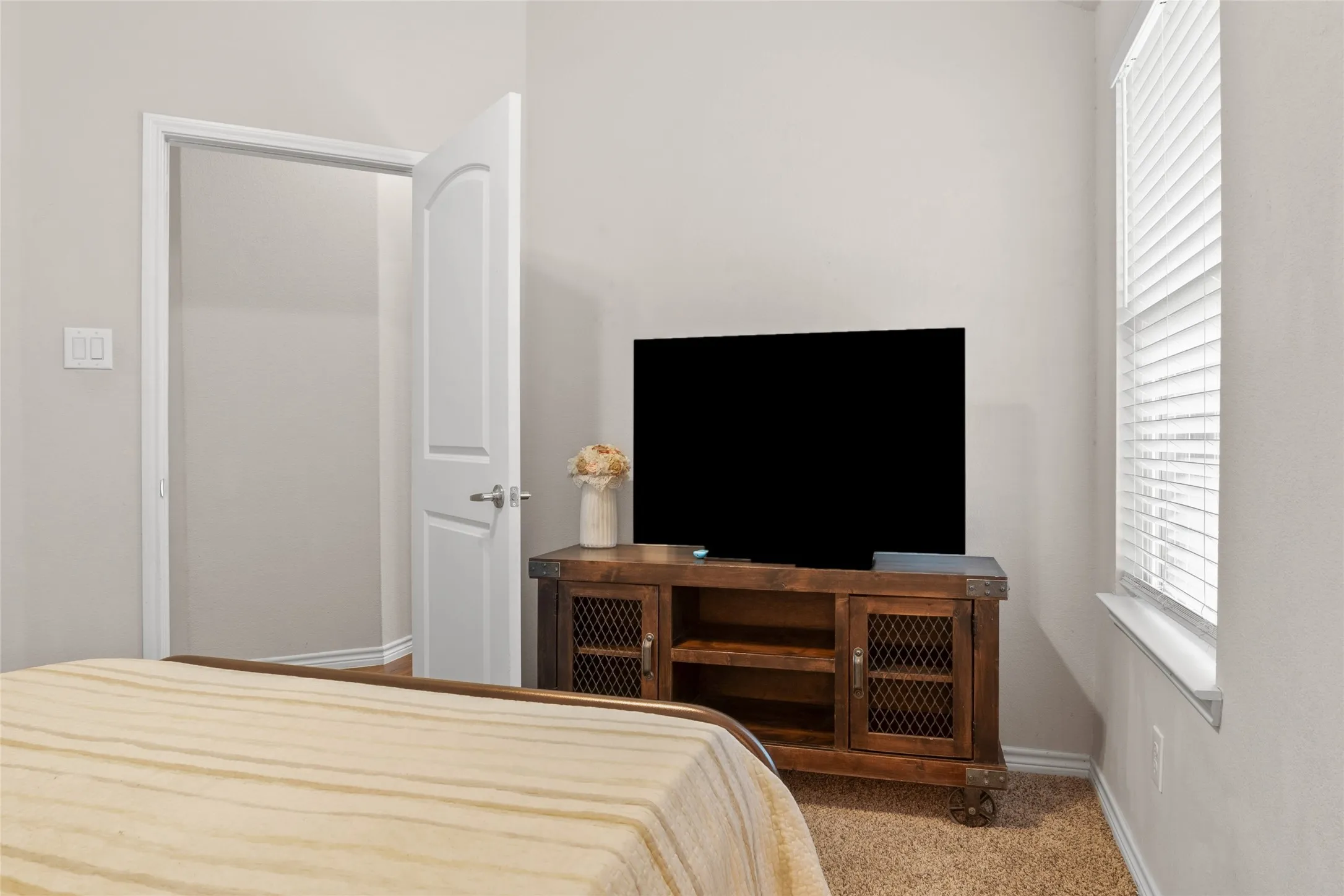 Single Family Residence For Sale in Denton County , 4126 Bridle Path Lane, Sanger, Texas 76266, 3 Bedroom, 2 Bathroom, 2 Garage spaces, 2,047 Sqft, built in 2016, Preowned, mls#21222653, Real Estate Agent in Sanger, Homes For Sale in Denton county, Homes For Sale in Sanger, Realtor in Sanger Texas, Real Estate Brokerage Independent Realty Texas, Luminita Cordes Realtor