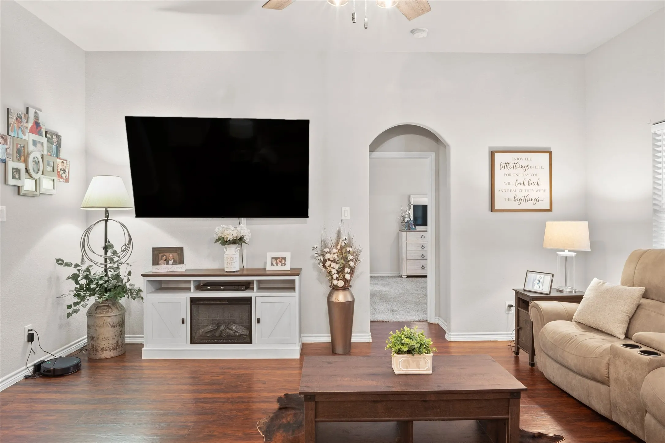 Single Family Residence For Sale in Denton County , 4126 Bridle Path Lane, Sanger, Texas 76266, 3 Bedroom, 2 Bathroom, 2 Garage spaces, 2,047 Sqft, built in 2016, Preowned, mls#21222653, Real Estate Agent in Sanger, Homes For Sale in Denton county, Homes For Sale in Sanger, Realtor in Sanger Texas, Real Estate Brokerage Independent Realty Texas, Luminita Cordes Realtor