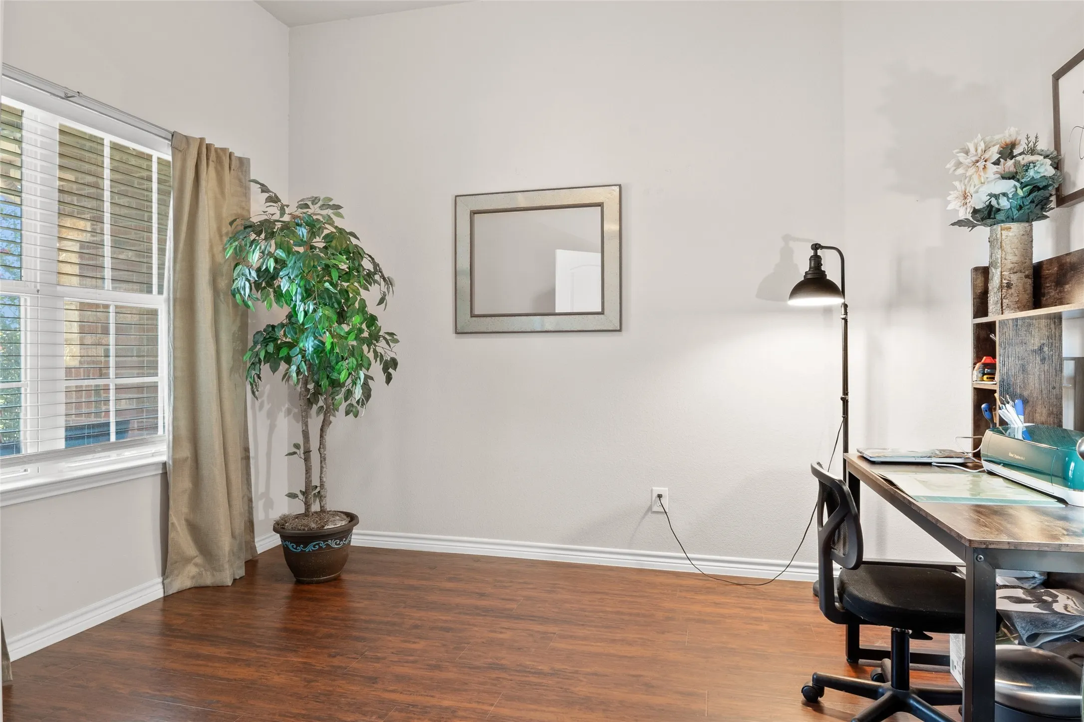 Single Family Residence For Sale in Denton County , 4126 Bridle Path Lane, Sanger, Texas 76266, 3 Bedroom, 2 Bathroom, 2 Garage spaces, 2,047 Sqft, built in 2016, Preowned, mls#21222653, Real Estate Agent in Sanger, Homes For Sale in Denton county, Homes For Sale in Sanger, Realtor in Sanger Texas, Real Estate Brokerage Independent Realty Texas, Luminita Cordes Realtor