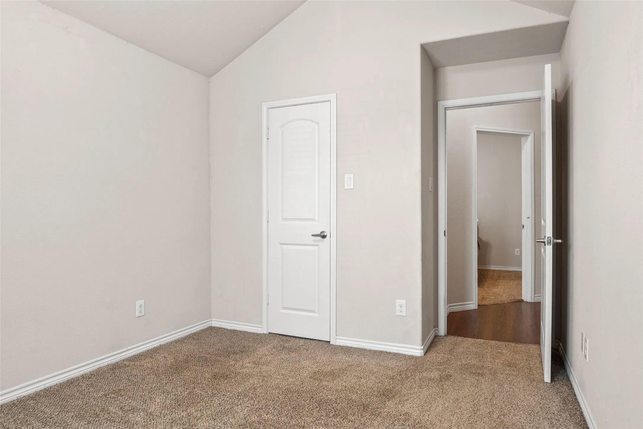 Single Family Residence For Sale in Denton County , 4126 Bridle Path Lane, Sanger, Texas 76266, 3 Bedroom, 2 Bathroom, 2 Garage spaces, 2,047 Sqft, built in 2016, Preowned, mls#21222653, Real Estate Agent in Sanger, Homes For Sale in Denton county, Homes For Sale in Sanger, Realtor in Sanger Texas, Real Estate Brokerage Independent Realty Texas, Luminita Cordes Realtor