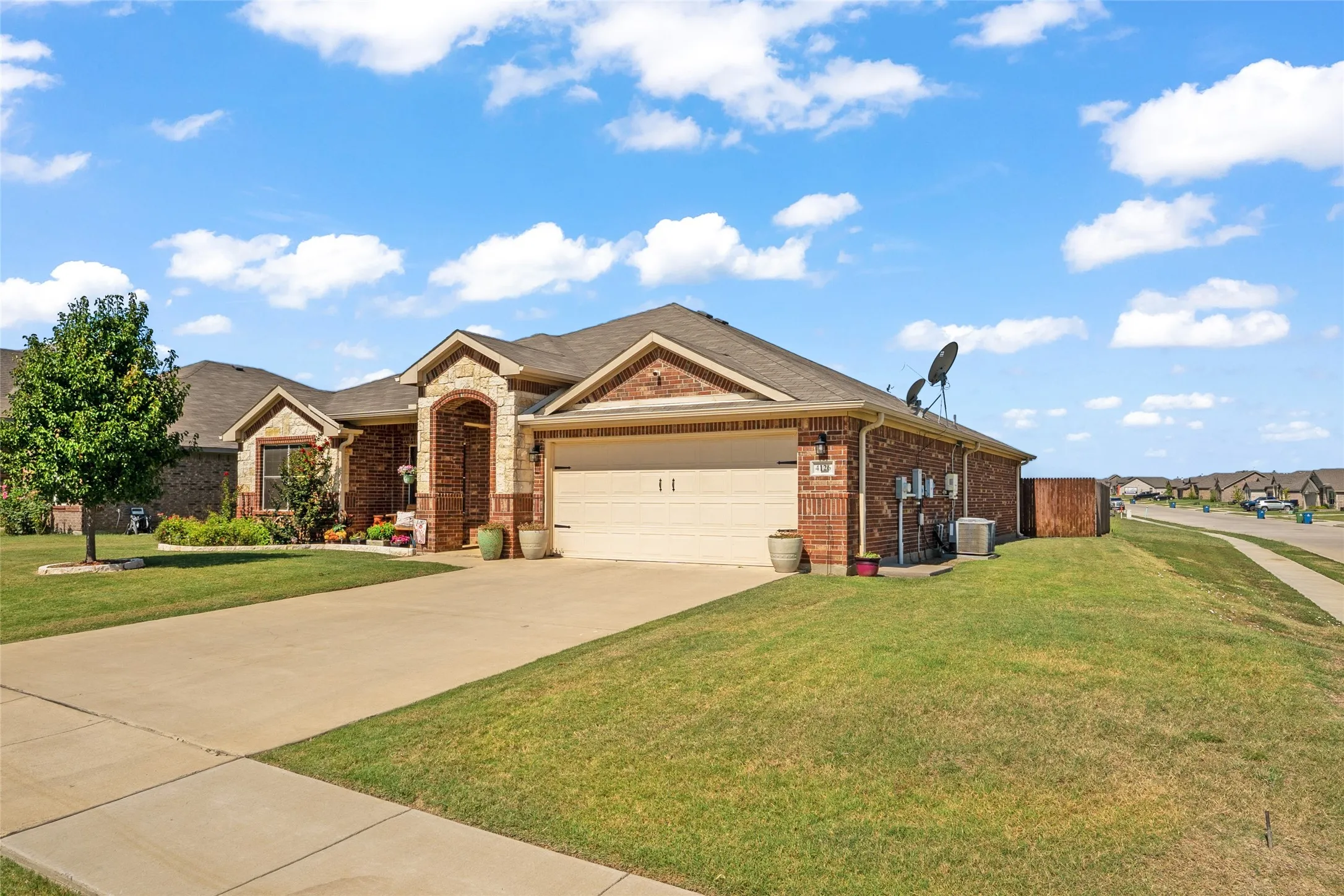 Single Family Residence For Sale in Denton County , 4126 Bridle Path Lane, Sanger, Texas 76266, 3 Bedroom, 2 Bathroom, 2 Garage spaces, 2,047 Sqft, built in 2016, Preowned, mls#21222653, Real Estate Agent in Sanger, Homes For Sale in Denton county, Homes For Sale in Sanger, Realtor in Sanger Texas, Real Estate Brokerage Independent Realty Texas, Luminita Cordes Realtor