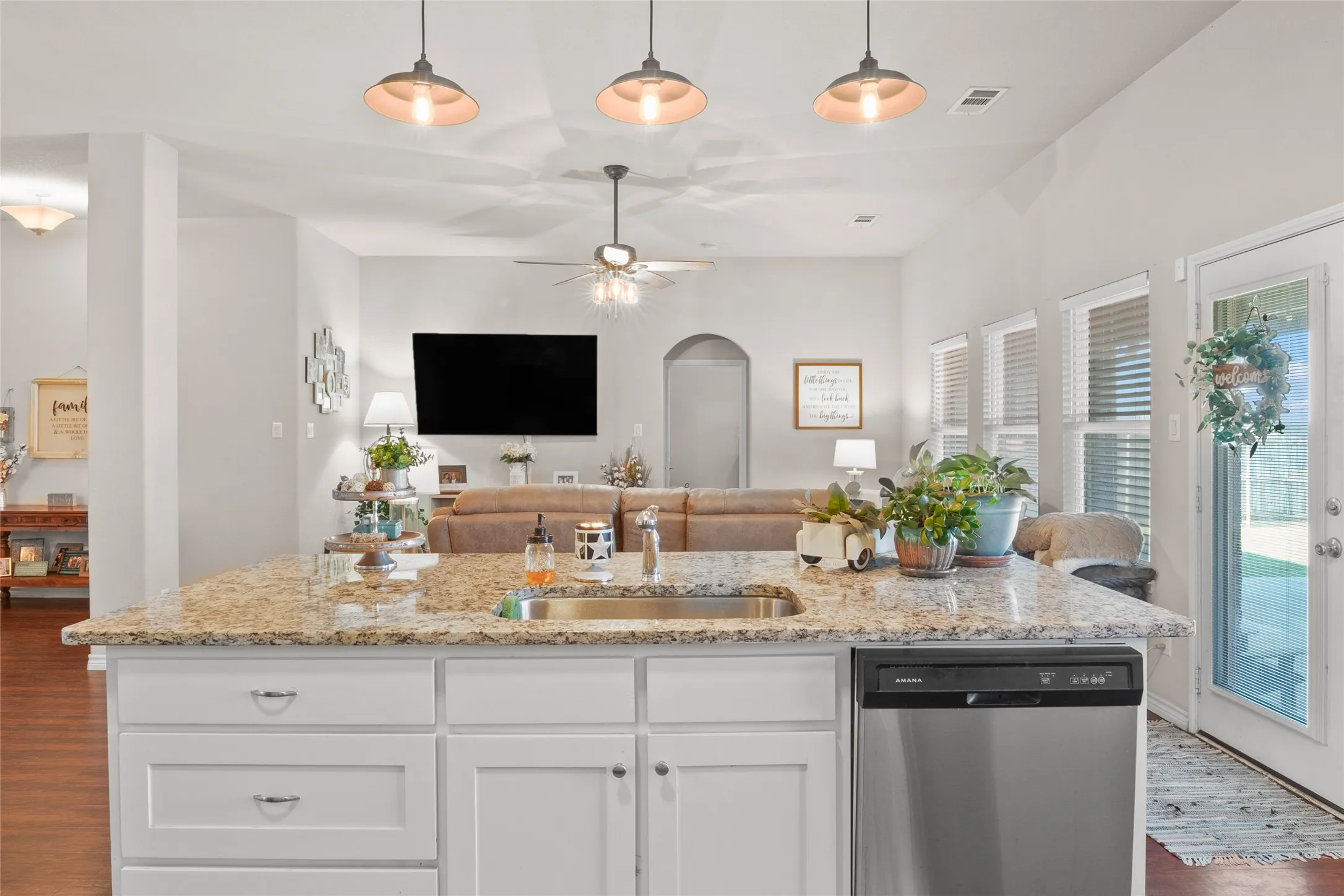 Single Family Residence For Sale in Denton County , 4126 Bridle Path Lane, Sanger, Texas 76266, 3 Bedroom, 2 Bathroom, 2 Garage spaces, 2,047 Sqft, built in 2016, Preowned, mls#21222653, Real Estate Agent in Sanger, Homes For Sale in Denton county, Homes For Sale in Sanger, Realtor in Sanger Texas, Real Estate Brokerage Independent Realty Texas, Luminita Cordes Realtor