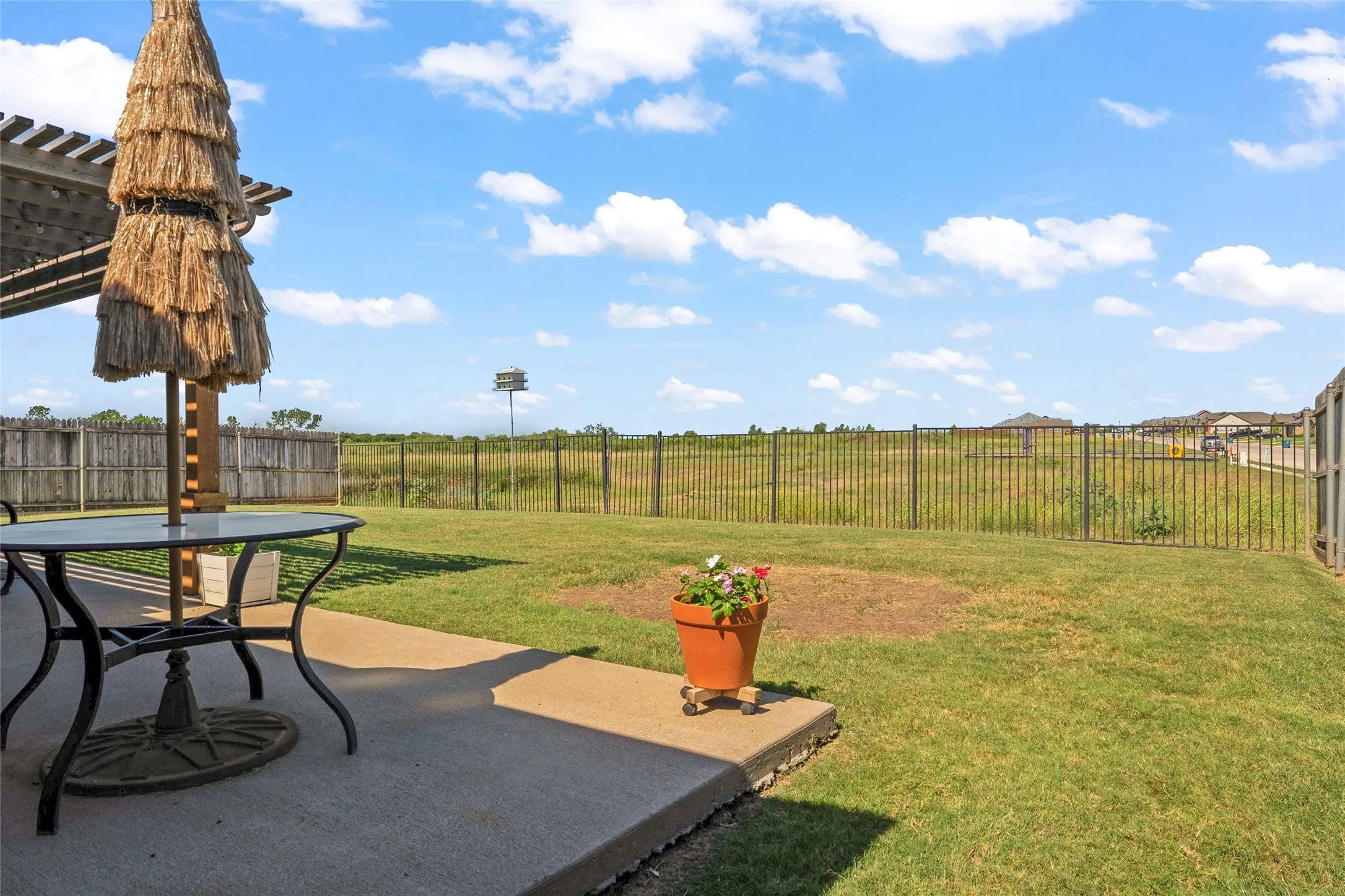 Single Family Residence For Sale in Denton County , 4126 Bridle Path Lane, Sanger, Texas 76266, 3 Bedroom, 2 Bathroom, 2 Garage spaces, 2,047 Sqft, built in 2016, Preowned, mls#21222653, Real Estate Agent in Sanger, Homes For Sale in Denton county, Homes For Sale in Sanger, Realtor in Sanger Texas, Real Estate Brokerage Independent Realty Texas, Luminita Cordes Realtor
