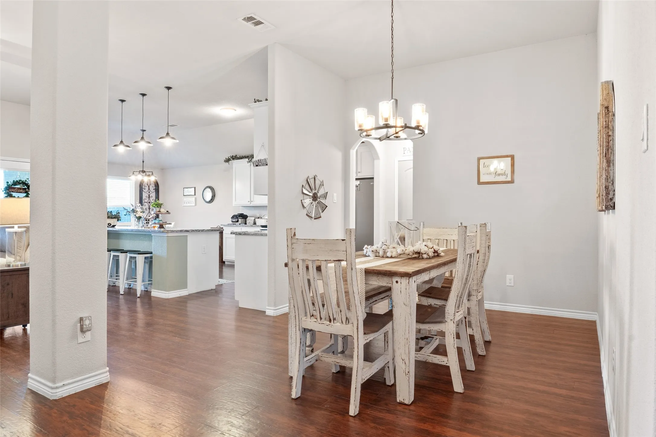 Single Family Residence For Sale in Denton County , 4126 Bridle Path Lane, Sanger, Texas 76266, 3 Bedroom, 2 Bathroom, 2 Garage spaces, 2,047 Sqft, built in 2016, Preowned, mls#21222653, Real Estate Agent in Sanger, Homes For Sale in Denton county, Homes For Sale in Sanger, Realtor in Sanger Texas, Real Estate Brokerage Independent Realty Texas, Luminita Cordes Realtor