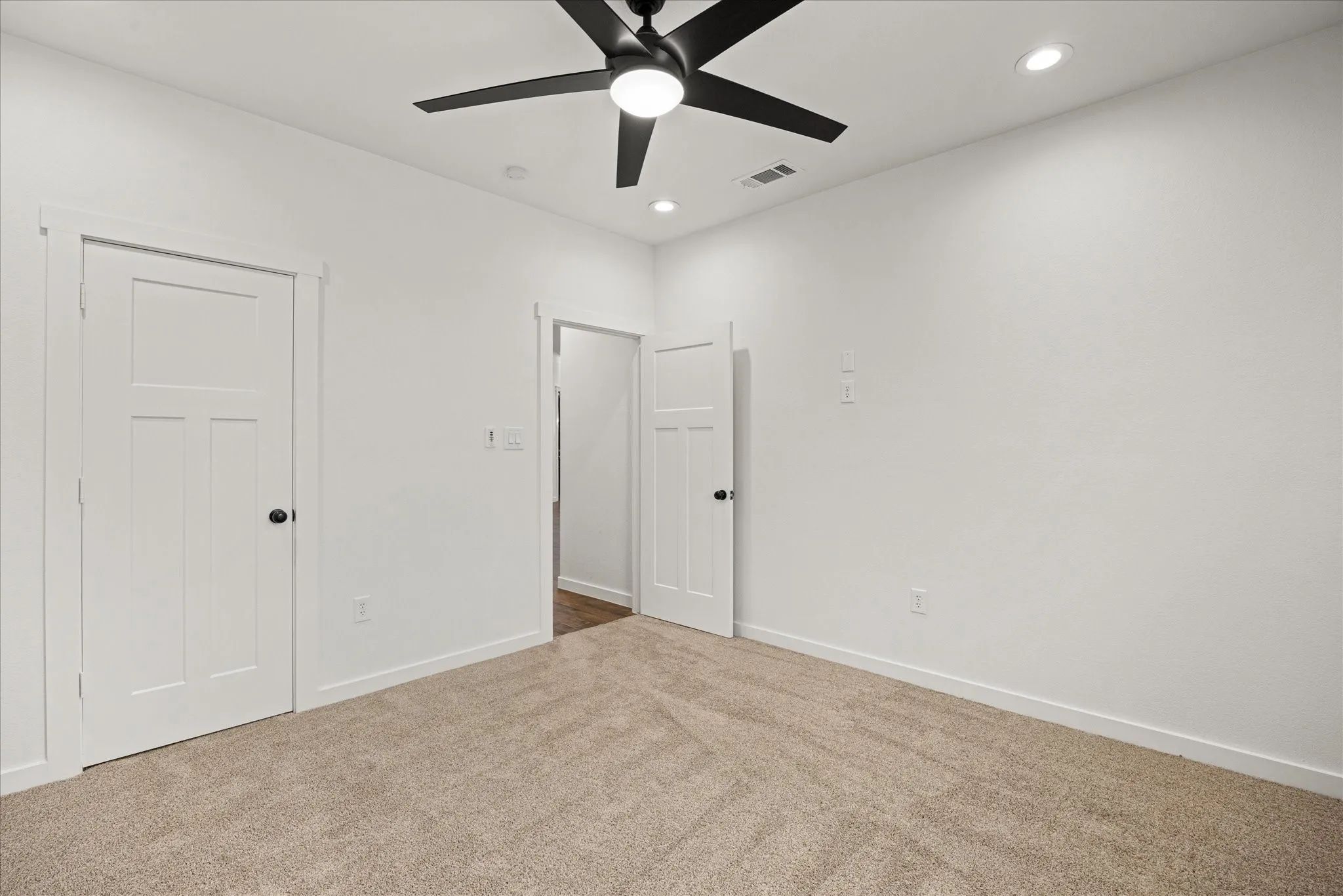 Single Family Residence For Sale in Hood County , 2902 Davis Road, Granbury, Texas 76049, 4 Bedroom, 3 Bathroom, 3 Garage spaces, 3,528 Sqft, built in 2022, mls#21222660, Real Estate Agent in Granbury, Homes For Sale in Hood county, Homes For Sale in Granbury, Realtor in Granbury Texas, Real Estate Brokerage Independent Realty Texas, Luminita Cordes Realtor