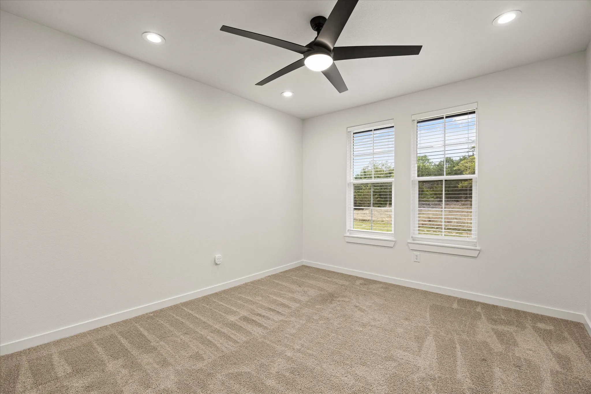 Single Family Residence For Sale in Hood County , 2902 Davis Road, Granbury, Texas 76049, 4 Bedroom, 3 Bathroom, 3 Garage spaces, 3,528 Sqft, built in 2022, mls#21222660, Real Estate Agent in Granbury, Homes For Sale in Hood county, Homes For Sale in Granbury, Realtor in Granbury Texas, Real Estate Brokerage Independent Realty Texas, Luminita Cordes Realtor