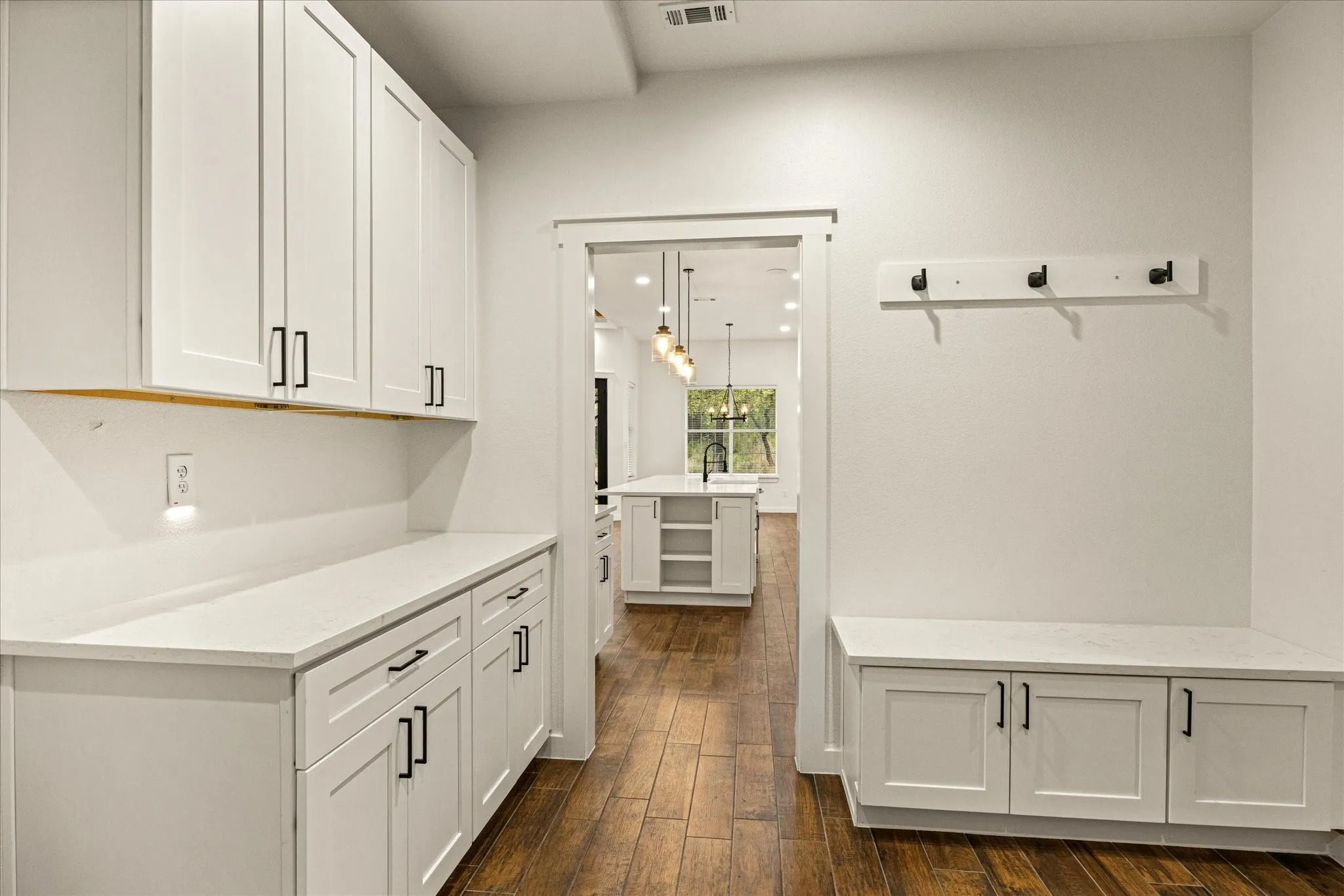 Single Family Residence For Sale in Hood County , 2902 Davis Road, Granbury, Texas 76049, 4 Bedroom, 3 Bathroom, 3 Garage spaces, 3,528 Sqft, built in 2022, mls#21222660, Real Estate Agent in Granbury, Homes For Sale in Hood county, Homes For Sale in Granbury, Realtor in Granbury Texas, Real Estate Brokerage Independent Realty Texas, Luminita Cordes Realtor
