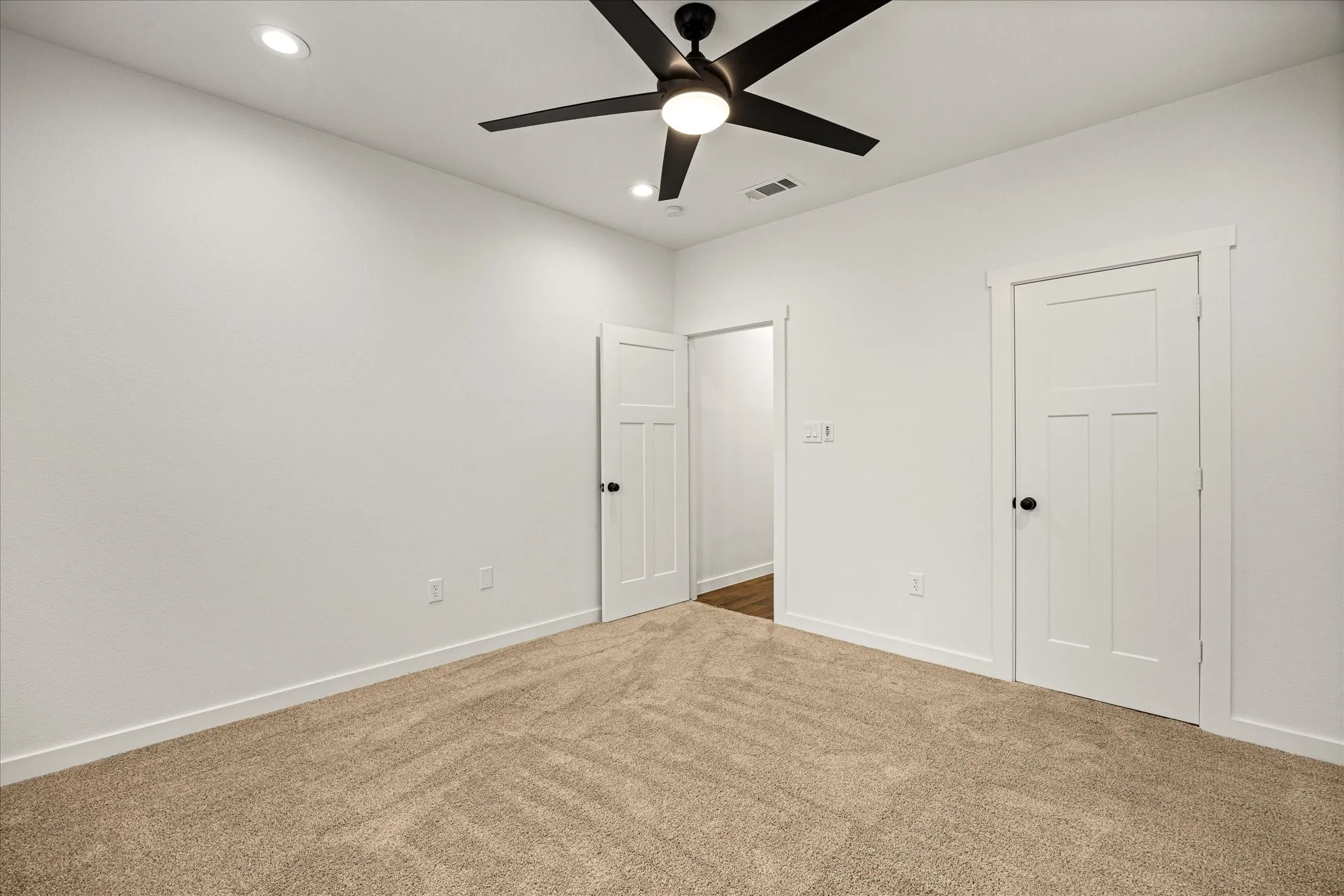 Single Family Residence For Sale in Hood County , 2902 Davis Road, Granbury, Texas 76049, 4 Bedroom, 3 Bathroom, 3 Garage spaces, 3,528 Sqft, built in 2022, mls#21222660, Real Estate Agent in Granbury, Homes For Sale in Hood county, Homes For Sale in Granbury, Realtor in Granbury Texas, Real Estate Brokerage Independent Realty Texas, Luminita Cordes Realtor