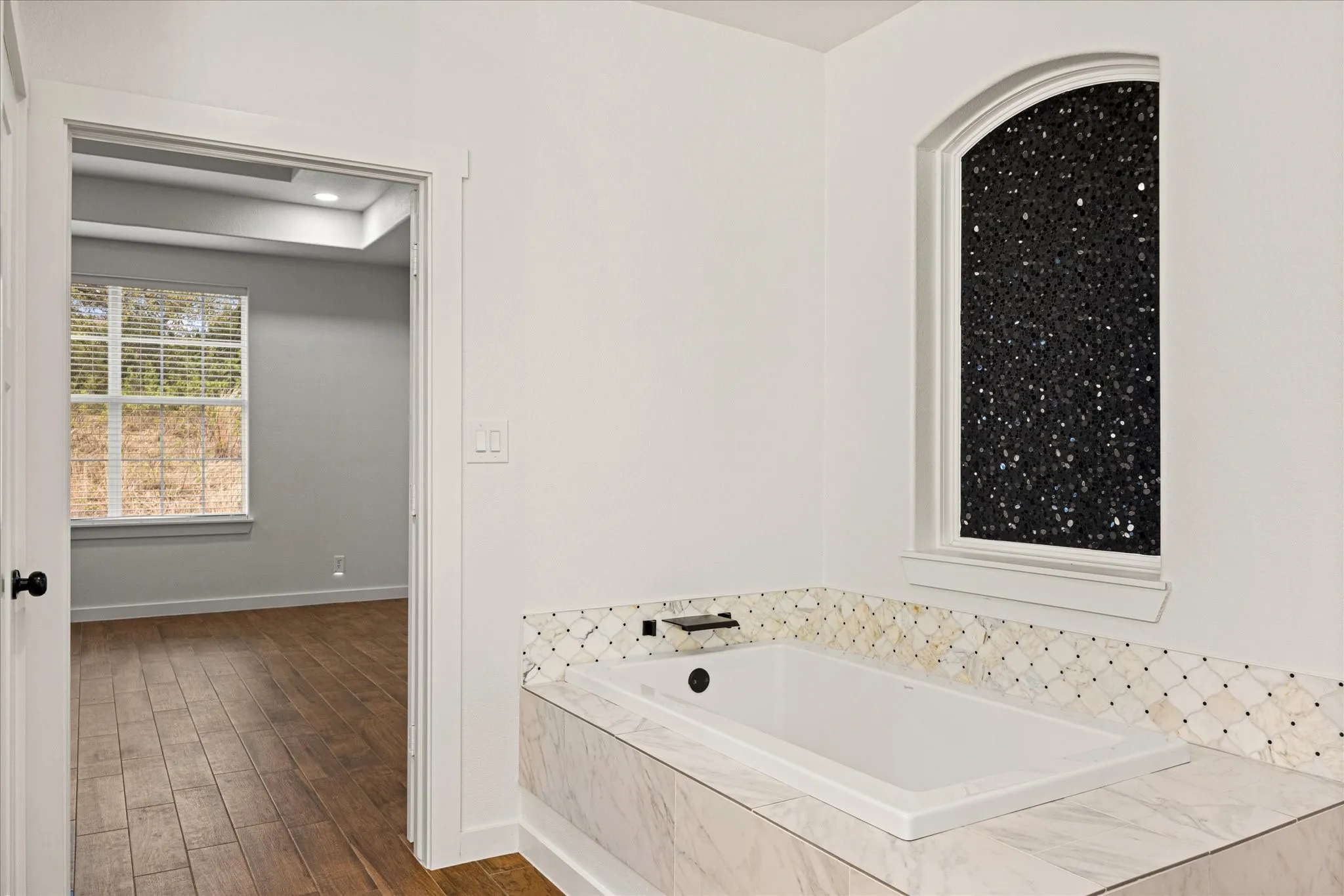 Single Family Residence For Sale in Hood County , 2902 Davis Road, Granbury, Texas 76049, 4 Bedroom, 3 Bathroom, 3 Garage spaces, 3,528 Sqft, built in 2022, mls#21222660, Real Estate Agent in Granbury, Homes For Sale in Hood county, Homes For Sale in Granbury, Realtor in Granbury Texas, Real Estate Brokerage Independent Realty Texas, Luminita Cordes Realtor