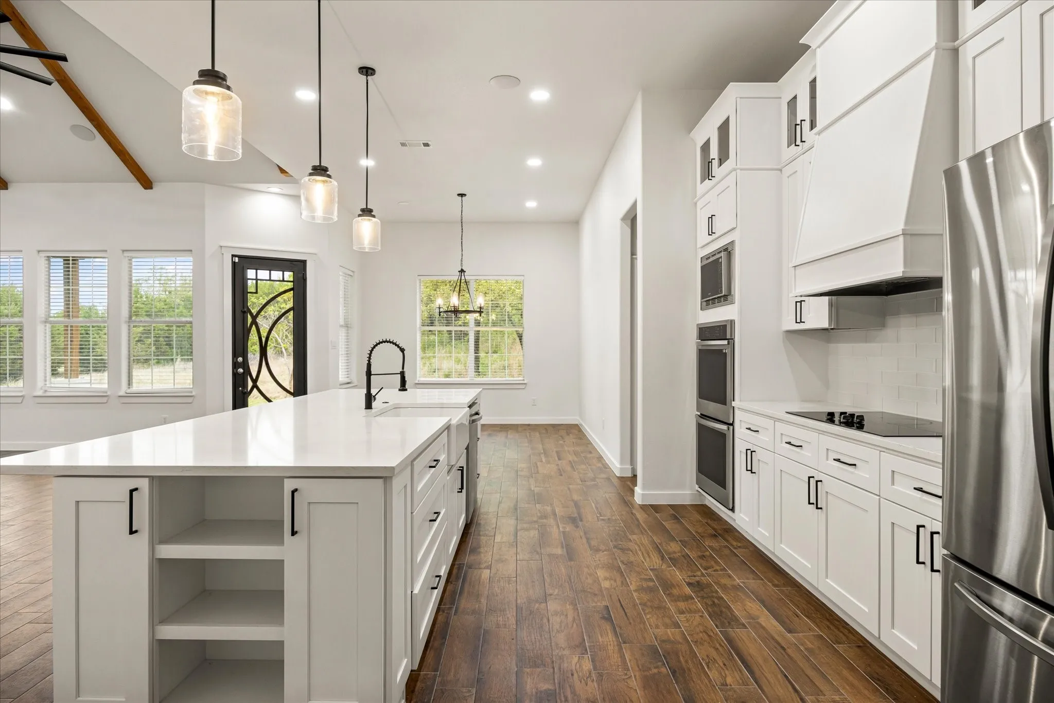 Single Family Residence For Sale in Hood County , 2902 Davis Road, Granbury, Texas 76049, 4 Bedroom, 3 Bathroom, 3 Garage spaces, 3,528 Sqft, built in 2022, mls#21222660, Real Estate Agent in Granbury, Homes For Sale in Hood county, Homes For Sale in Granbury, Realtor in Granbury Texas, Real Estate Brokerage Independent Realty Texas, Luminita Cordes Realtor