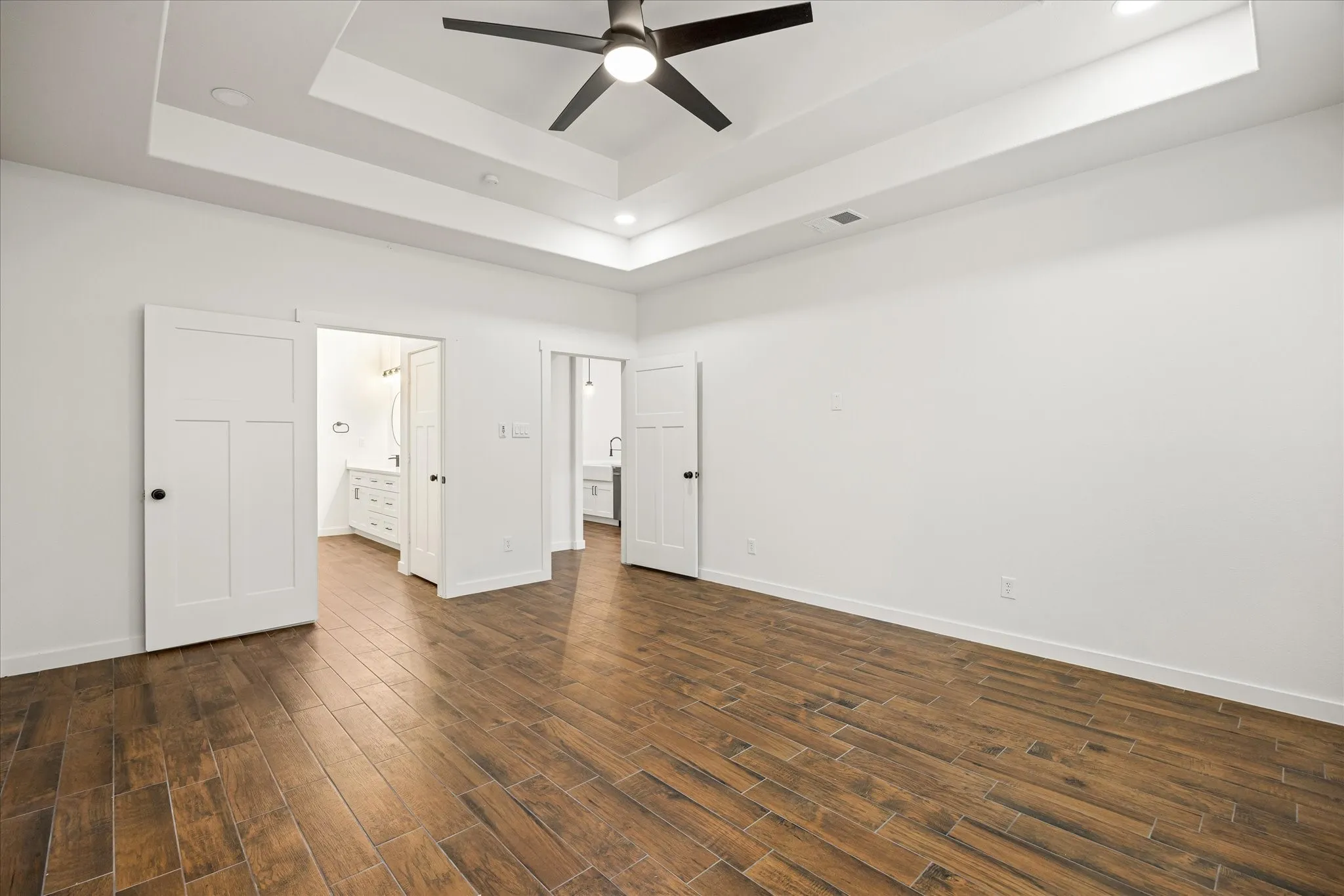 Single Family Residence For Sale in Hood County , 2902 Davis Road, Granbury, Texas 76049, 4 Bedroom, 3 Bathroom, 3 Garage spaces, 3,528 Sqft, built in 2022, mls#21222660, Real Estate Agent in Granbury, Homes For Sale in Hood county, Homes For Sale in Granbury, Realtor in Granbury Texas, Real Estate Brokerage Independent Realty Texas, Luminita Cordes Realtor