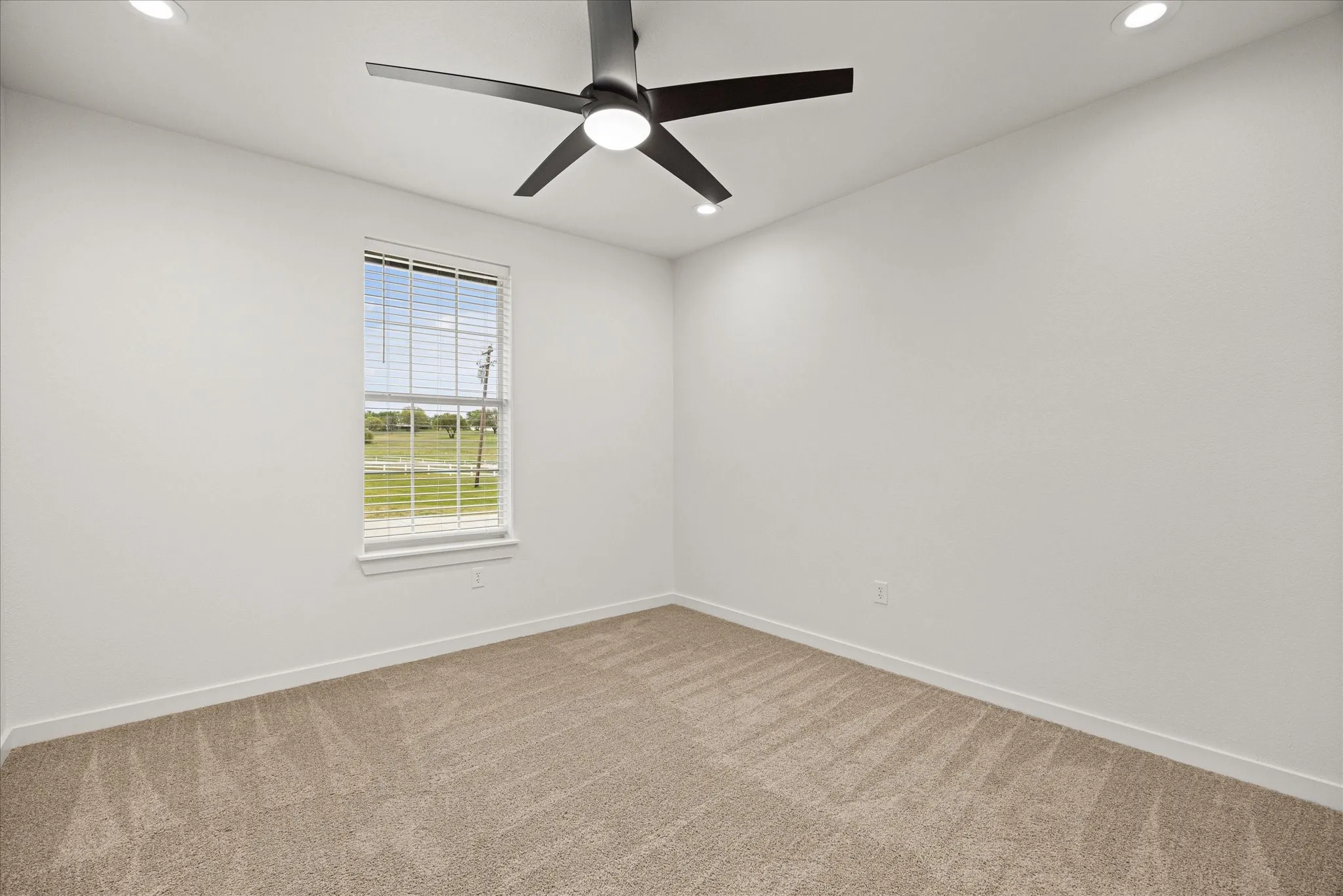 Single Family Residence For Sale in Hood County , 2902 Davis Road, Granbury, Texas 76049, 4 Bedroom, 3 Bathroom, 3 Garage spaces, 3,528 Sqft, built in 2022, mls#21222660, Real Estate Agent in Granbury, Homes For Sale in Hood county, Homes For Sale in Granbury, Realtor in Granbury Texas, Real Estate Brokerage Independent Realty Texas, Luminita Cordes Realtor
