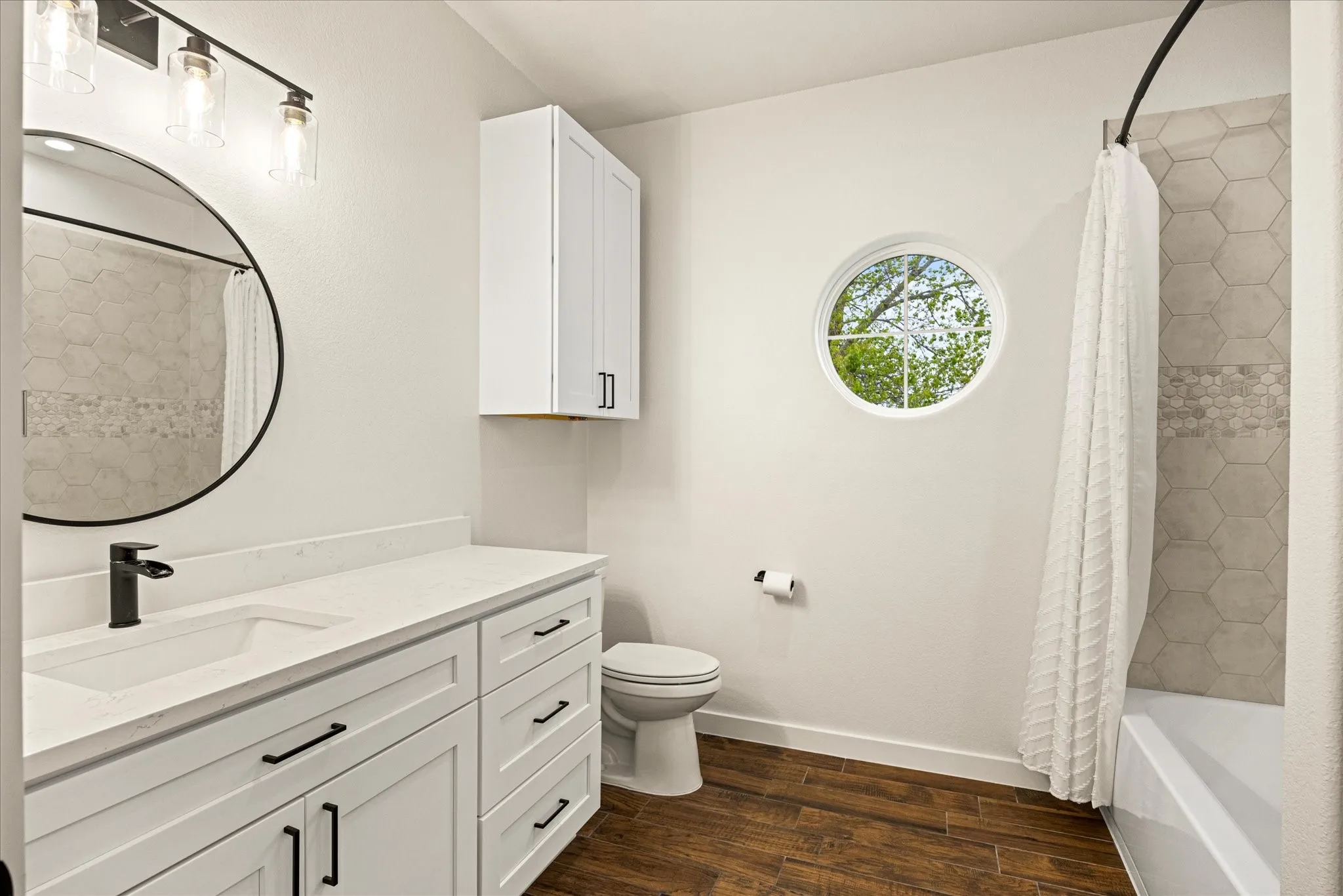 Single Family Residence For Sale in Hood County , 2902 Davis Road, Granbury, Texas 76049, 4 Bedroom, 3 Bathroom, 3 Garage spaces, 3,528 Sqft, built in 2022, mls#21222660, Real Estate Agent in Granbury, Homes For Sale in Hood county, Homes For Sale in Granbury, Realtor in Granbury Texas, Real Estate Brokerage Independent Realty Texas, Luminita Cordes Realtor