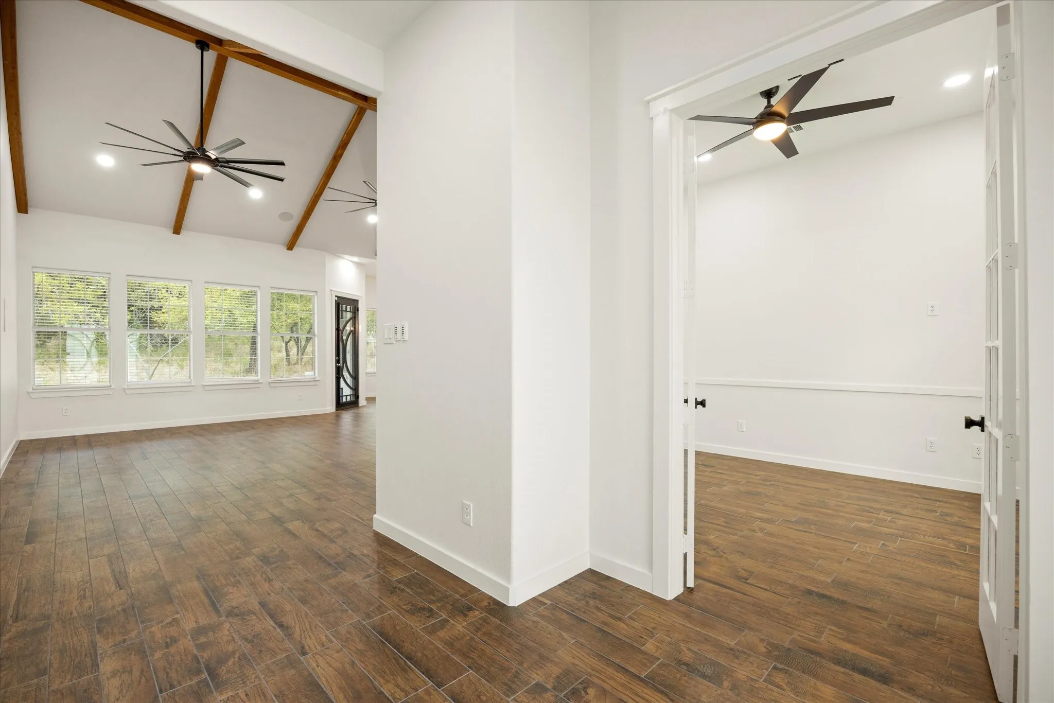 Single Family Residence For Sale in Hood County , 2902 Davis Road, Granbury, Texas 76049, 4 Bedroom, 3 Bathroom, 3 Garage spaces, 3,528 Sqft, built in 2022, mls#21222660, Real Estate Agent in Granbury, Homes For Sale in Hood county, Homes For Sale in Granbury, Realtor in Granbury Texas, Real Estate Brokerage Independent Realty Texas, Luminita Cordes Realtor