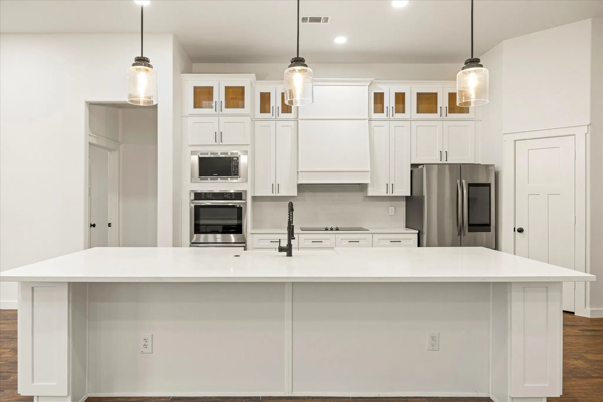 Single Family Residence For Sale in Hood County , 2902 Davis Road, Granbury, Texas 76049, 4 Bedroom, 3 Bathroom, 3 Garage spaces, 3,528 Sqft, built in 2022, mls#21222660, Real Estate Agent in Granbury, Homes For Sale in Hood county, Homes For Sale in Granbury, Realtor in Granbury Texas, Real Estate Brokerage Independent Realty Texas, Luminita Cordes Realtor