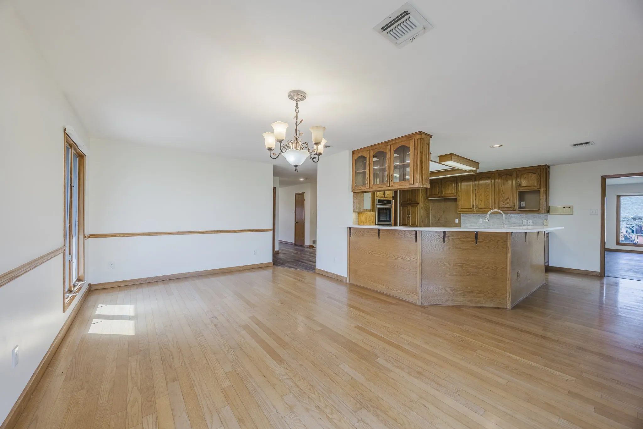Single Family Residence For Sale in Tarrant County , 8418 Golf Club Circle, Fort Worth, Texas 76179, 4 Bedroom, 3 Bathroom, 3 Garage spaces, 4,165 Sqft, built in 1994, mls#21222663, Real Estate Agent in Fort Worth, Homes For Sale in Tarrant county, Homes For Sale in Fort Worth, Realtor in Fort Worth Texas, Real Estate Brokerage Independent Realty Texas, Luminita Cordes Realtor