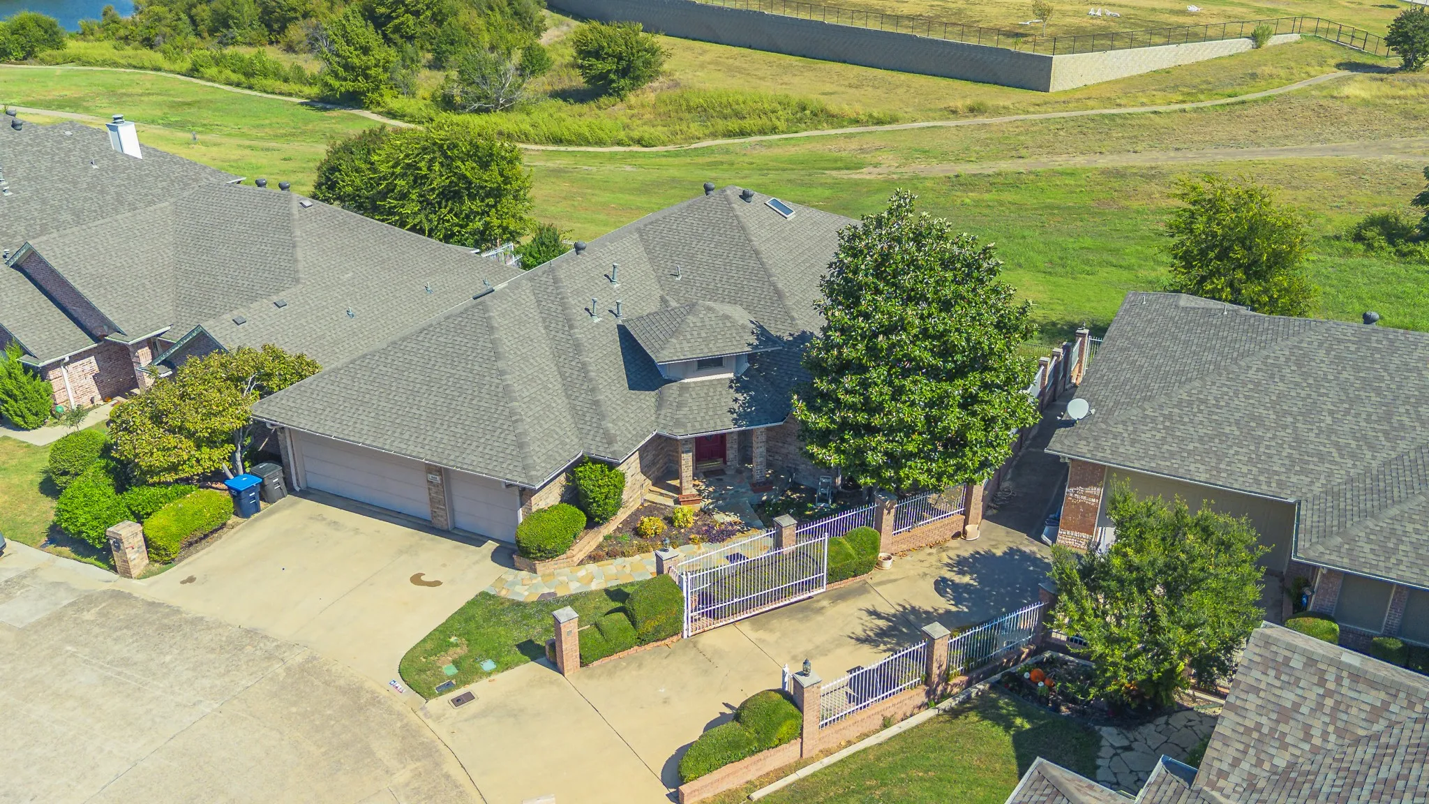 Single Family Residence For Sale in Tarrant County , 8418 Golf Club Circle, Fort Worth, Texas 76179, 4 Bedroom, 3 Bathroom, 3 Garage spaces, 4,165 Sqft, built in 1994, mls#21222663, Real Estate Agent in Fort Worth, Homes For Sale in Tarrant county, Homes For Sale in Fort Worth, Realtor in Fort Worth Texas, Real Estate Brokerage Independent Realty Texas, Luminita Cordes Realtor