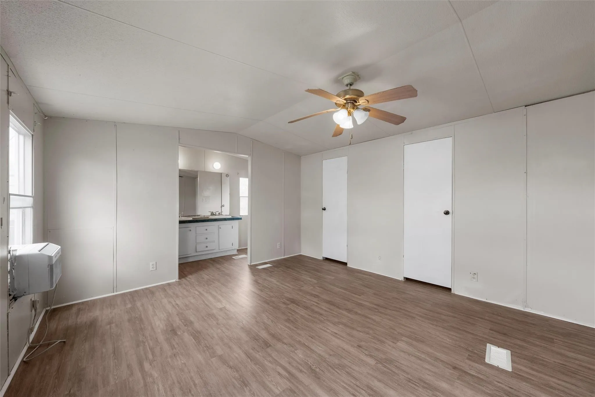 For Sale in Mc Lennan County , 9100/9088 5th Street, Crawford, Texas 76638, 4 Bedroom, 4 Bathroom, Garage spaces, 0 Sqft, built in 1998, Preowned, mls#21216030, Real Estate Agent in Crawford, Homes For Sale in Mc Lennan county, Homes For Sale in Crawford, Realtor in Crawford Texas, Real Estate Brokerage Independent Realty Texas, Luminita Cordes Realtor