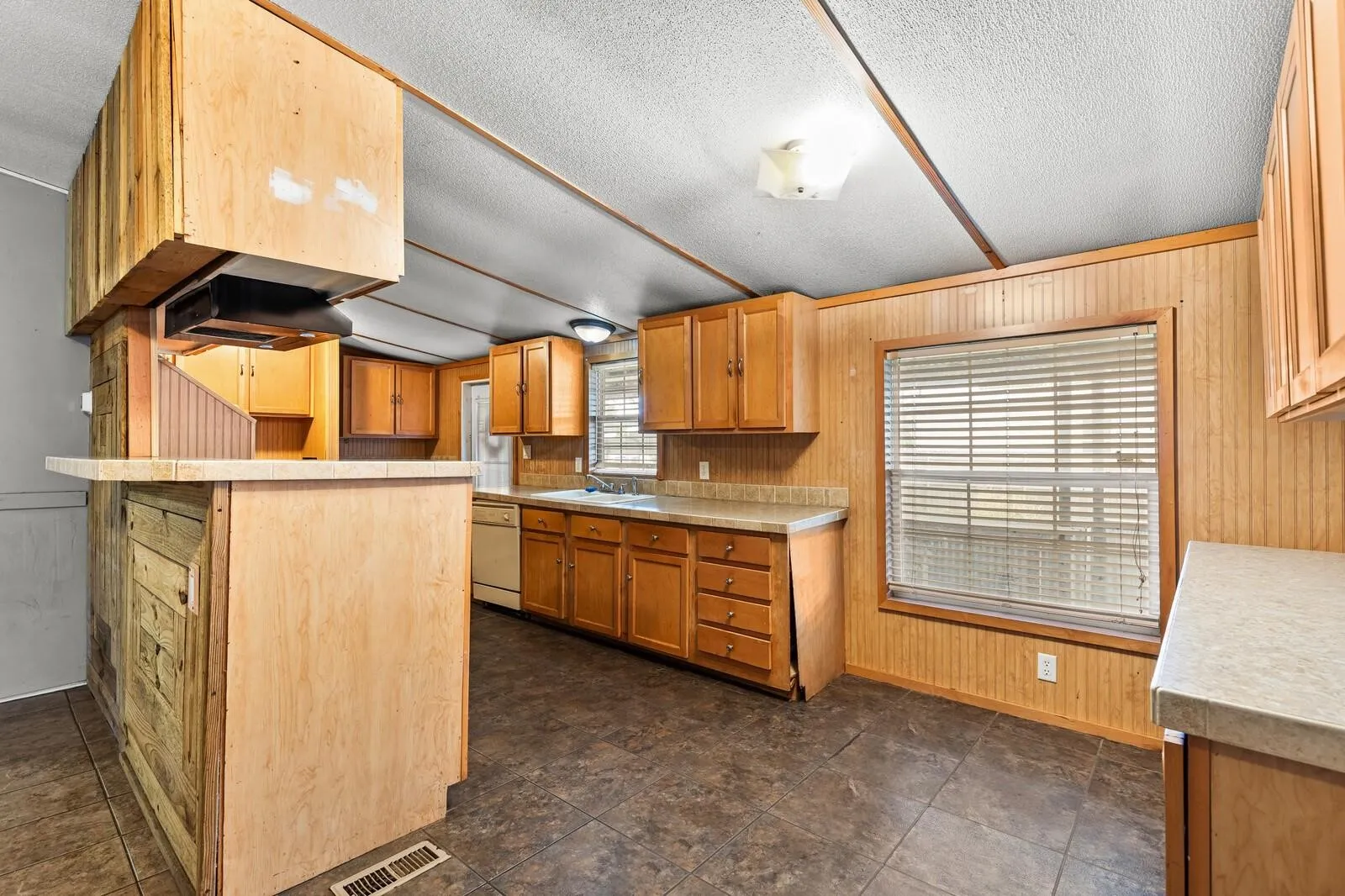 For Sale in Mc Lennan County , 9100/9088 5th Street, Crawford, Texas 76638, 4 Bedroom, 4 Bathroom, Garage spaces, 0 Sqft, built in 1998, Preowned, mls#21216030, Real Estate Agent in Crawford, Homes For Sale in Mc Lennan county, Homes For Sale in Crawford, Realtor in Crawford Texas, Real Estate Brokerage Independent Realty Texas, Luminita Cordes Realtor