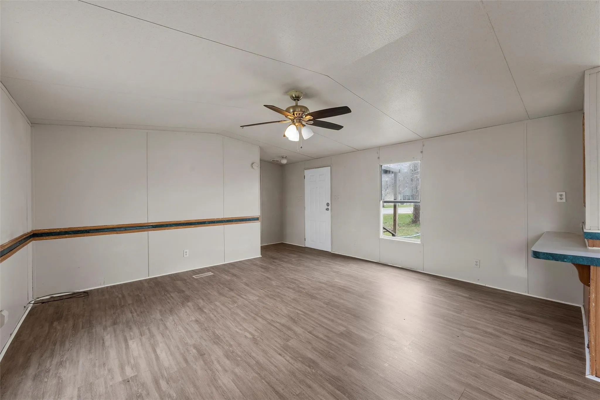 For Sale in Mc Lennan County , 9100/9088 5th Street, Crawford, Texas 76638, 4 Bedroom, 4 Bathroom, Garage spaces, 0 Sqft, built in 1998, Preowned, mls#21216030, Real Estate Agent in Crawford, Homes For Sale in Mc Lennan county, Homes For Sale in Crawford, Realtor in Crawford Texas, Real Estate Brokerage Independent Realty Texas, Luminita Cordes Realtor