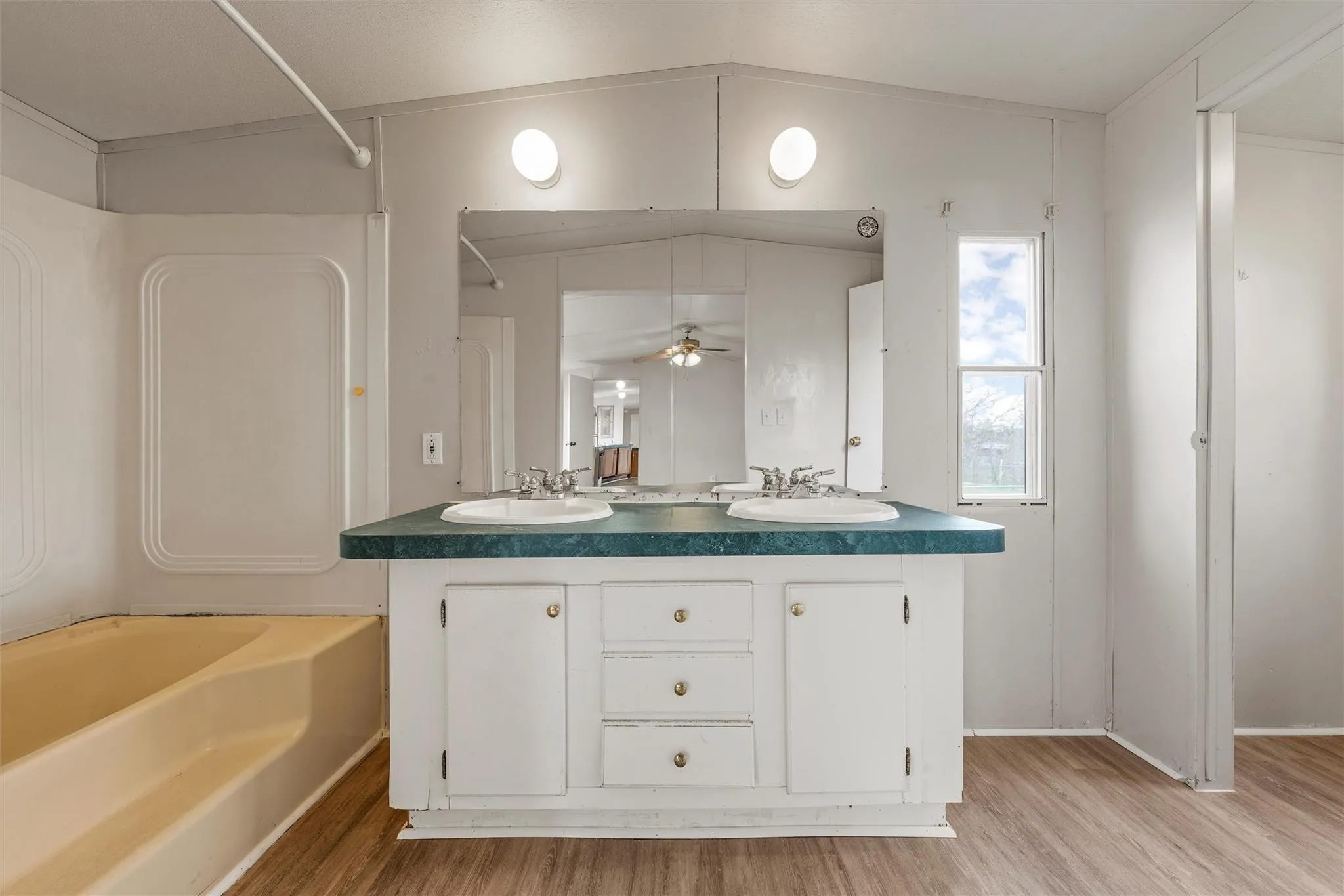 For Sale in Mc Lennan County , 9100/9088 5th Street, Crawford, Texas 76638, 4 Bedroom, 4 Bathroom, Garage spaces, 0 Sqft, built in 1998, Preowned, mls#21216030, Real Estate Agent in Crawford, Homes For Sale in Mc Lennan county, Homes For Sale in Crawford, Realtor in Crawford Texas, Real Estate Brokerage Independent Realty Texas, Luminita Cordes Realtor