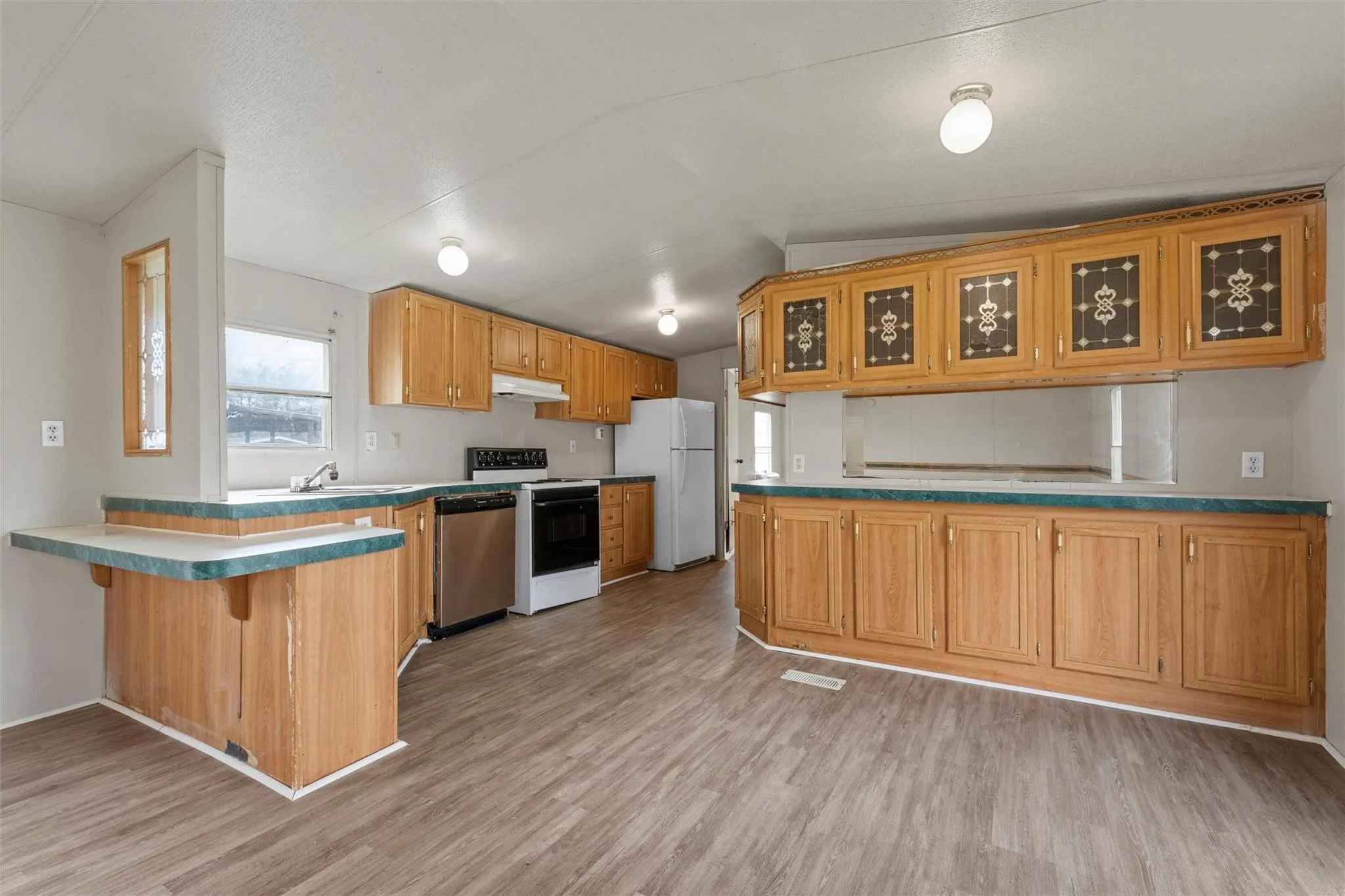For Sale in Mc Lennan County , 9100/9088 5th Street, Crawford, Texas 76638, 4 Bedroom, 4 Bathroom, Garage spaces, 0 Sqft, built in 1998, Preowned, mls#21216030, Real Estate Agent in Crawford, Homes For Sale in Mc Lennan county, Homes For Sale in Crawford, Realtor in Crawford Texas, Real Estate Brokerage Independent Realty Texas, Luminita Cordes Realtor