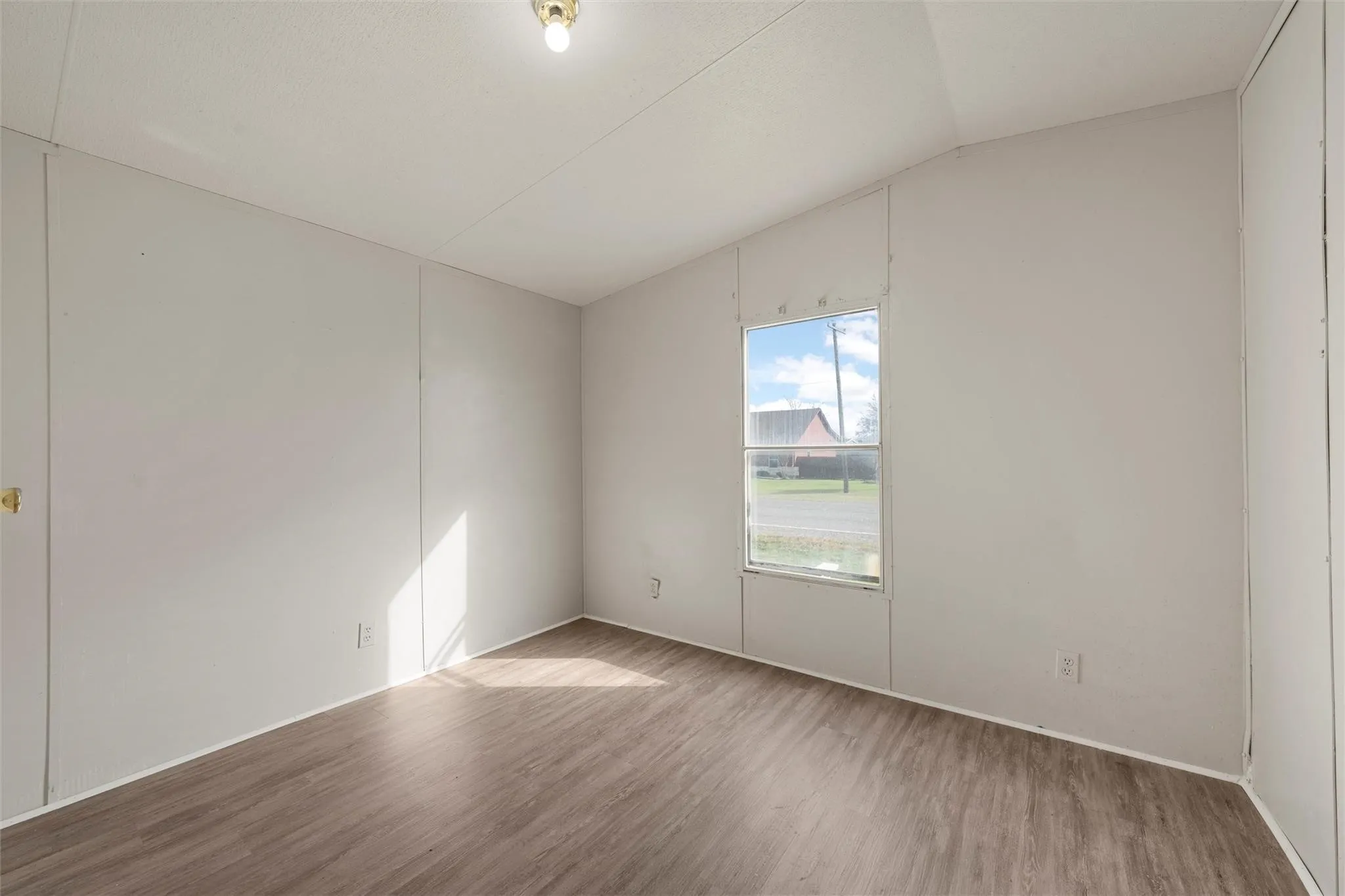 For Sale in Mc Lennan County , 9100/9088 5th Street, Crawford, Texas 76638, 4 Bedroom, 4 Bathroom, Garage spaces, 0 Sqft, built in 1998, Preowned, mls#21216030, Real Estate Agent in Crawford, Homes For Sale in Mc Lennan county, Homes For Sale in Crawford, Realtor in Crawford Texas, Real Estate Brokerage Independent Realty Texas, Luminita Cordes Realtor