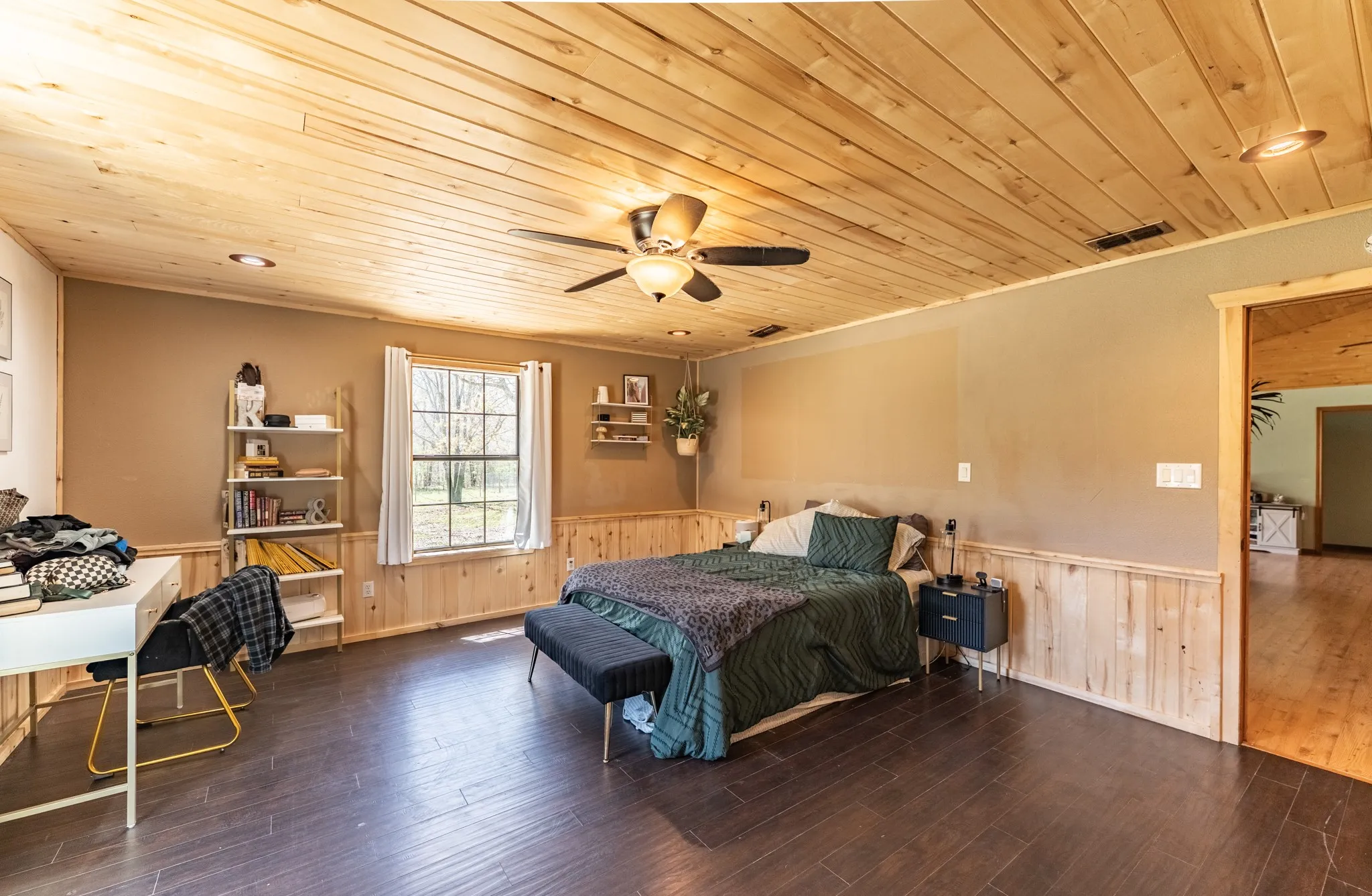 Single Family Residence For Sale in Hopkins County , 220 County Road 4577, Sulphur Springs, Texas 75482, 3 Bedroom, 2 Bathroom, 2 Garage spaces, 1,936 Sqft, built in 2006, Preowned, mls#21222778, Real Estate Agent in Sulphur Springs, Homes For Sale in Hopkins county, Homes For Sale in Sulphur Springs, Realtor in Sulphur Springs Texas, Real Estate Brokerage Independent Realty Texas, Luminita Cordes Realtor