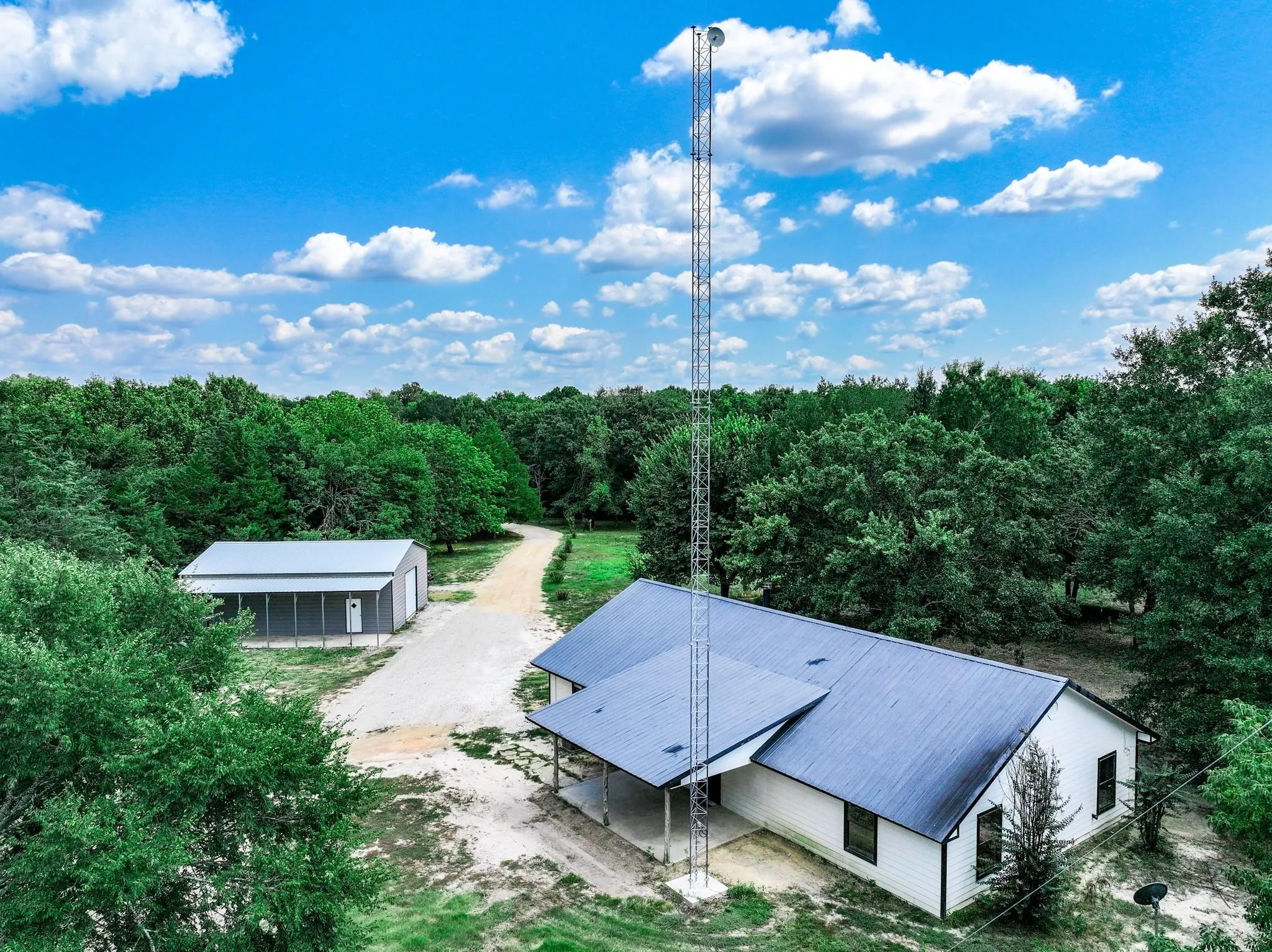 Single Family Residence For Sale in Hopkins County , 220 County Road 4577, Sulphur Springs, Texas 75482, 3 Bedroom, 2 Bathroom, 2 Garage spaces, 1,936 Sqft, built in 2006, Preowned, mls#21222778, Real Estate Agent in Sulphur Springs, Homes For Sale in Hopkins county, Homes For Sale in Sulphur Springs, Realtor in Sulphur Springs Texas, Real Estate Brokerage Independent Realty Texas, Luminita Cordes Realtor