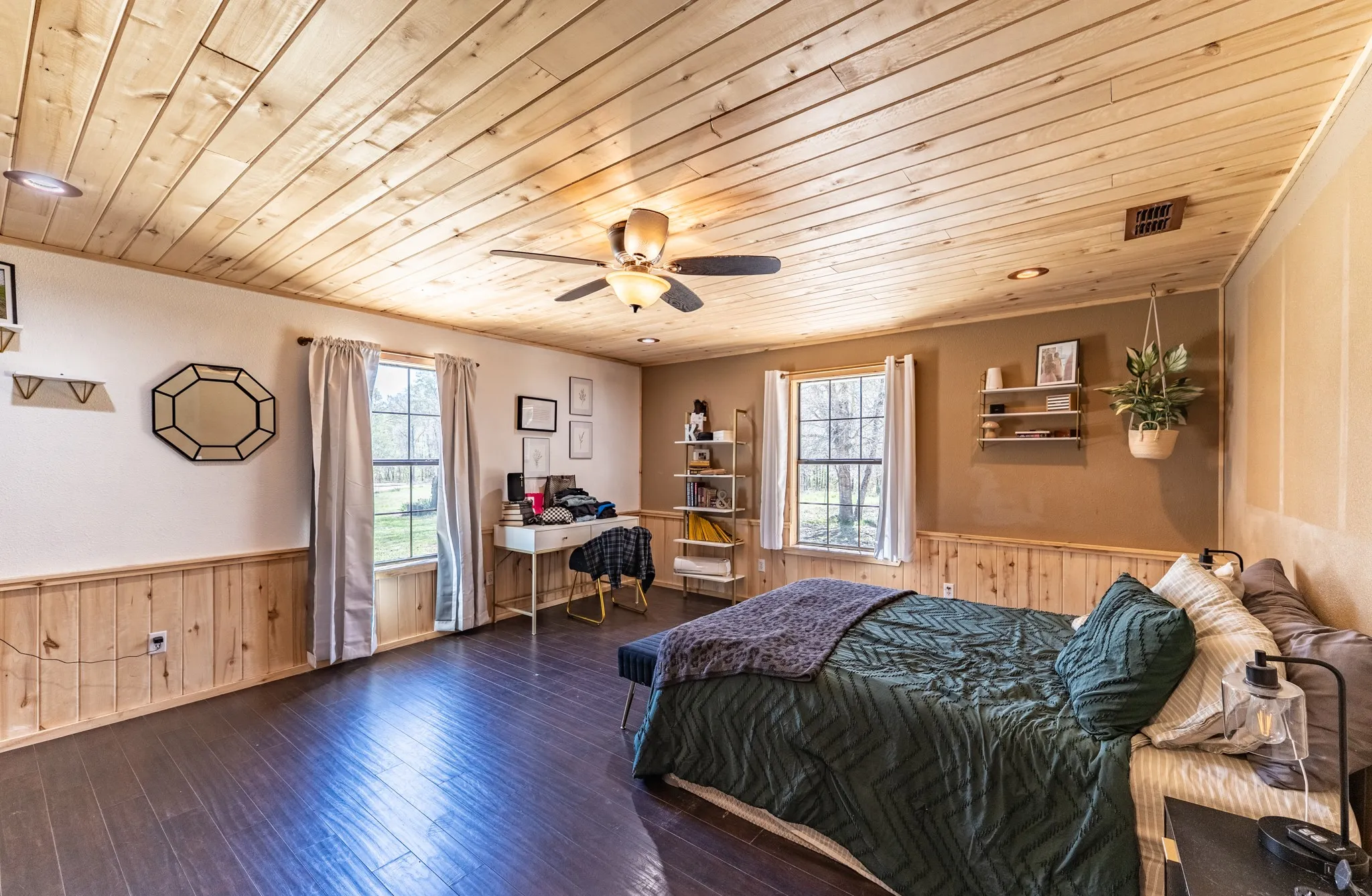 Single Family Residence For Sale in Hopkins County , 220 County Road 4577, Sulphur Springs, Texas 75482, 3 Bedroom, 2 Bathroom, 2 Garage spaces, 1,936 Sqft, built in 2006, Preowned, mls#21222778, Real Estate Agent in Sulphur Springs, Homes For Sale in Hopkins county, Homes For Sale in Sulphur Springs, Realtor in Sulphur Springs Texas, Real Estate Brokerage Independent Realty Texas, Luminita Cordes Realtor