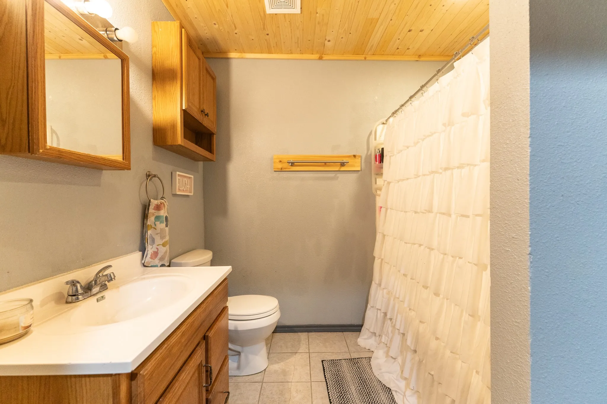 Single Family Residence For Sale in Hopkins County , 220 County Road 4577, Sulphur Springs, Texas 75482, 3 Bedroom, 2 Bathroom, 2 Garage spaces, 1,936 Sqft, built in 2006, Preowned, mls#21222778, Real Estate Agent in Sulphur Springs, Homes For Sale in Hopkins county, Homes For Sale in Sulphur Springs, Realtor in Sulphur Springs Texas, Real Estate Brokerage Independent Realty Texas, Luminita Cordes Realtor