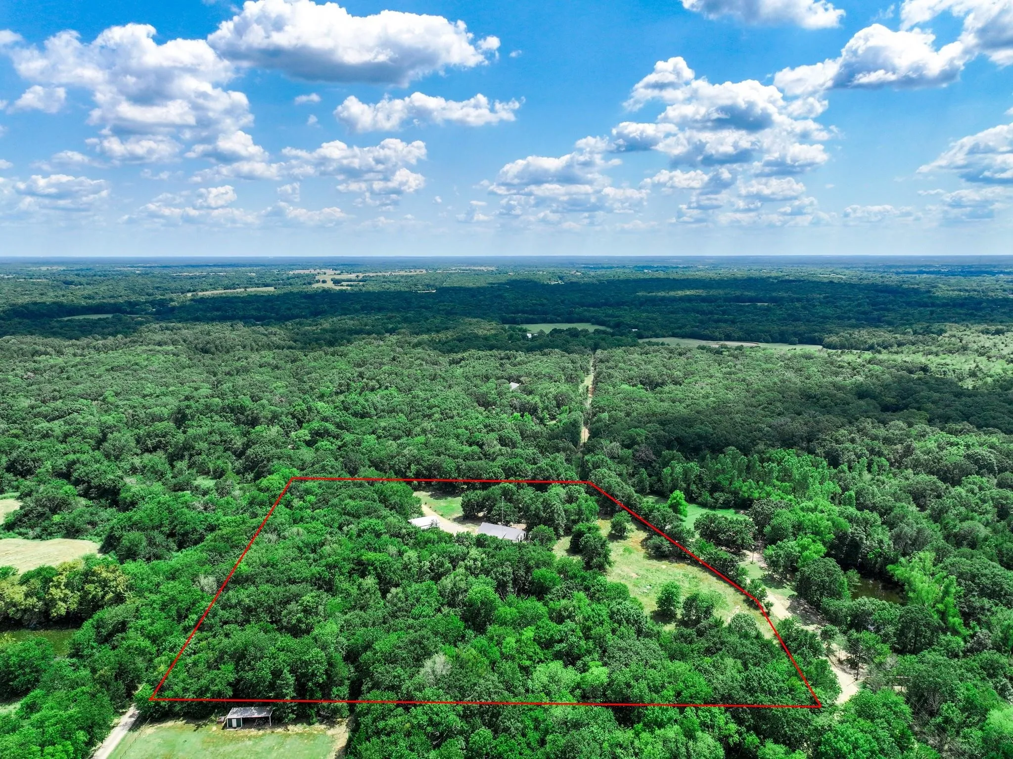 Single Family Residence For Sale in Hopkins County , 220 County Road 4577, Sulphur Springs, Texas 75482, 3 Bedroom, 2 Bathroom, 2 Garage spaces, 1,936 Sqft, built in 2006, Preowned, mls#21222778, Real Estate Agent in Sulphur Springs, Homes For Sale in Hopkins county, Homes For Sale in Sulphur Springs, Realtor in Sulphur Springs Texas, Real Estate Brokerage Independent Realty Texas, Luminita Cordes Realtor