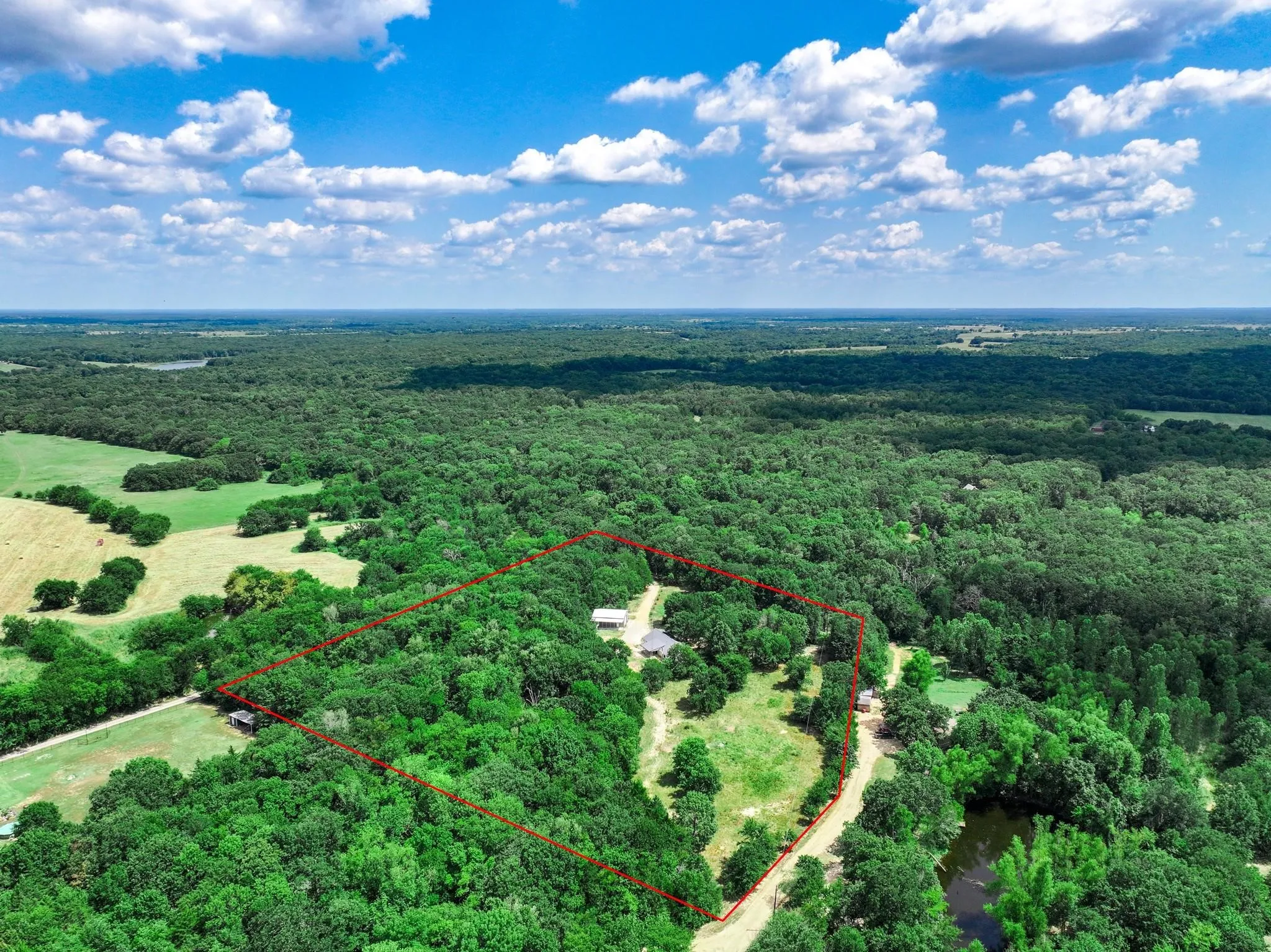 Single Family Residence For Sale in Hopkins County , 220 County Road 4577, Sulphur Springs, Texas 75482, 3 Bedroom, 2 Bathroom, 2 Garage spaces, 1,936 Sqft, built in 2006, Preowned, mls#21222778, Real Estate Agent in Sulphur Springs, Homes For Sale in Hopkins county, Homes For Sale in Sulphur Springs, Realtor in Sulphur Springs Texas, Real Estate Brokerage Independent Realty Texas, Luminita Cordes Realtor