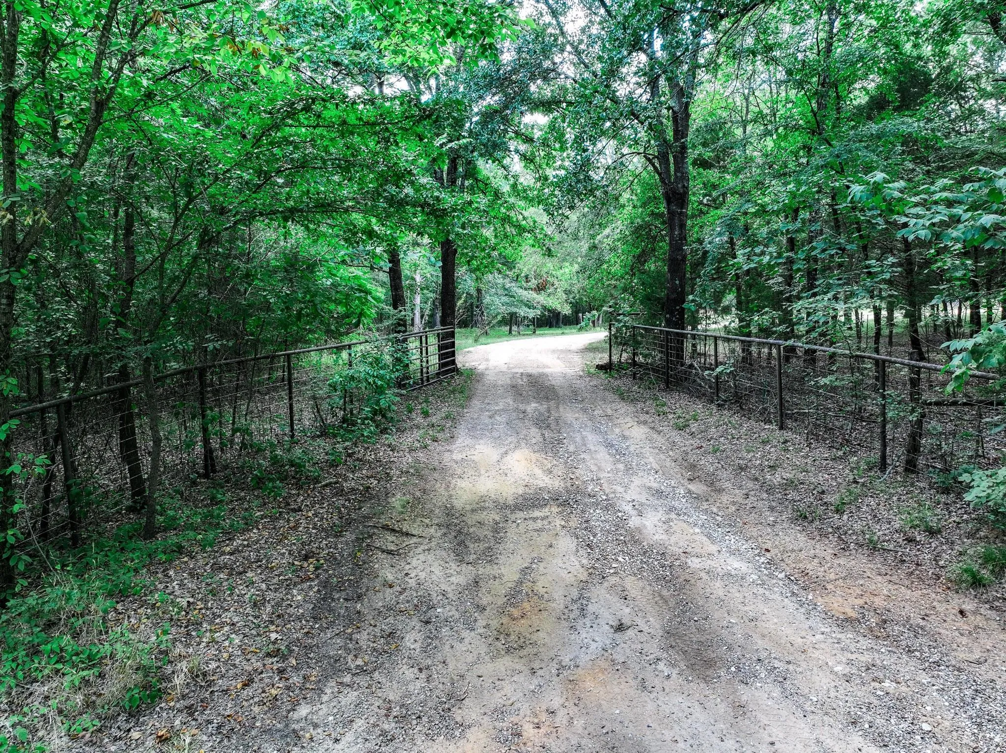 Single Family Residence For Sale in Hopkins County , 220 County Road 4577, Sulphur Springs, Texas 75482, 3 Bedroom, 2 Bathroom, 2 Garage spaces, 1,936 Sqft, built in 2006, Preowned, mls#21222778, Real Estate Agent in Sulphur Springs, Homes For Sale in Hopkins county, Homes For Sale in Sulphur Springs, Realtor in Sulphur Springs Texas, Real Estate Brokerage Independent Realty Texas, Luminita Cordes Realtor