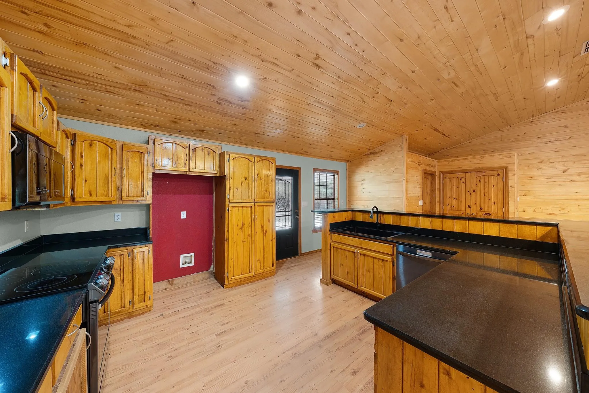 Single Family Residence For Sale in Hopkins County , 220 County Road 4577, Sulphur Springs, Texas 75482, 3 Bedroom, 2 Bathroom, 2 Garage spaces, 1,936 Sqft, built in 2006, Preowned, mls#21222778, Real Estate Agent in Sulphur Springs, Homes For Sale in Hopkins county, Homes For Sale in Sulphur Springs, Realtor in Sulphur Springs Texas, Real Estate Brokerage Independent Realty Texas, Luminita Cordes Realtor