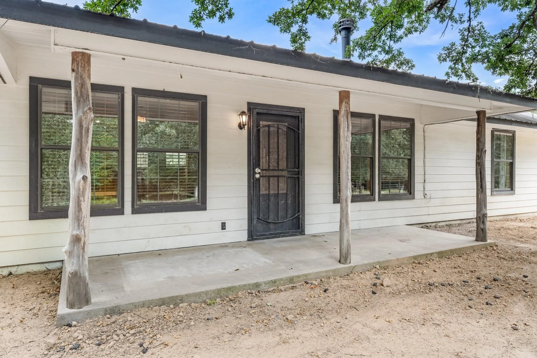 Single Family Residence For Sale in Hopkins County , 220 County Road 4577, Sulphur Springs, Texas 75482, 3 Bedroom, 2 Bathroom, 2 Garage spaces, 1,936 Sqft, built in 2006, Preowned, mls#21222778, Real Estate Agent in Sulphur Springs, Homes For Sale in Hopkins county, Homes For Sale in Sulphur Springs, Realtor in Sulphur Springs Texas, Real Estate Brokerage Independent Realty Texas, Luminita Cordes Realtor