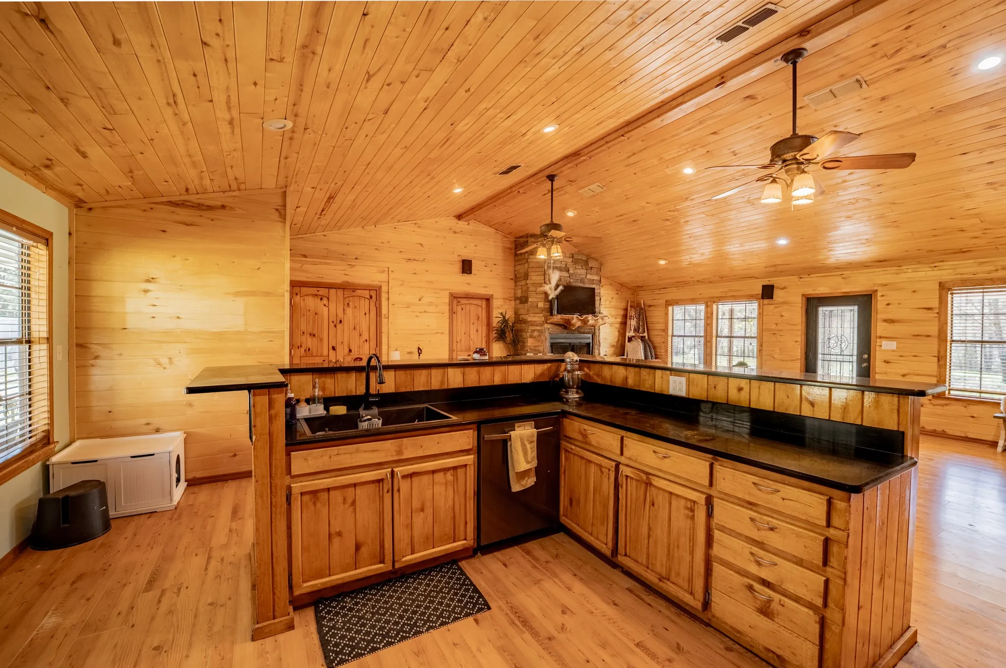 Single Family Residence For Sale in Hopkins County , 220 County Road 4577, Sulphur Springs, Texas 75482, 3 Bedroom, 2 Bathroom, 2 Garage spaces, 1,936 Sqft, built in 2006, Preowned, mls#21222778, Real Estate Agent in Sulphur Springs, Homes For Sale in Hopkins county, Homes For Sale in Sulphur Springs, Realtor in Sulphur Springs Texas, Real Estate Brokerage Independent Realty Texas, Luminita Cordes Realtor