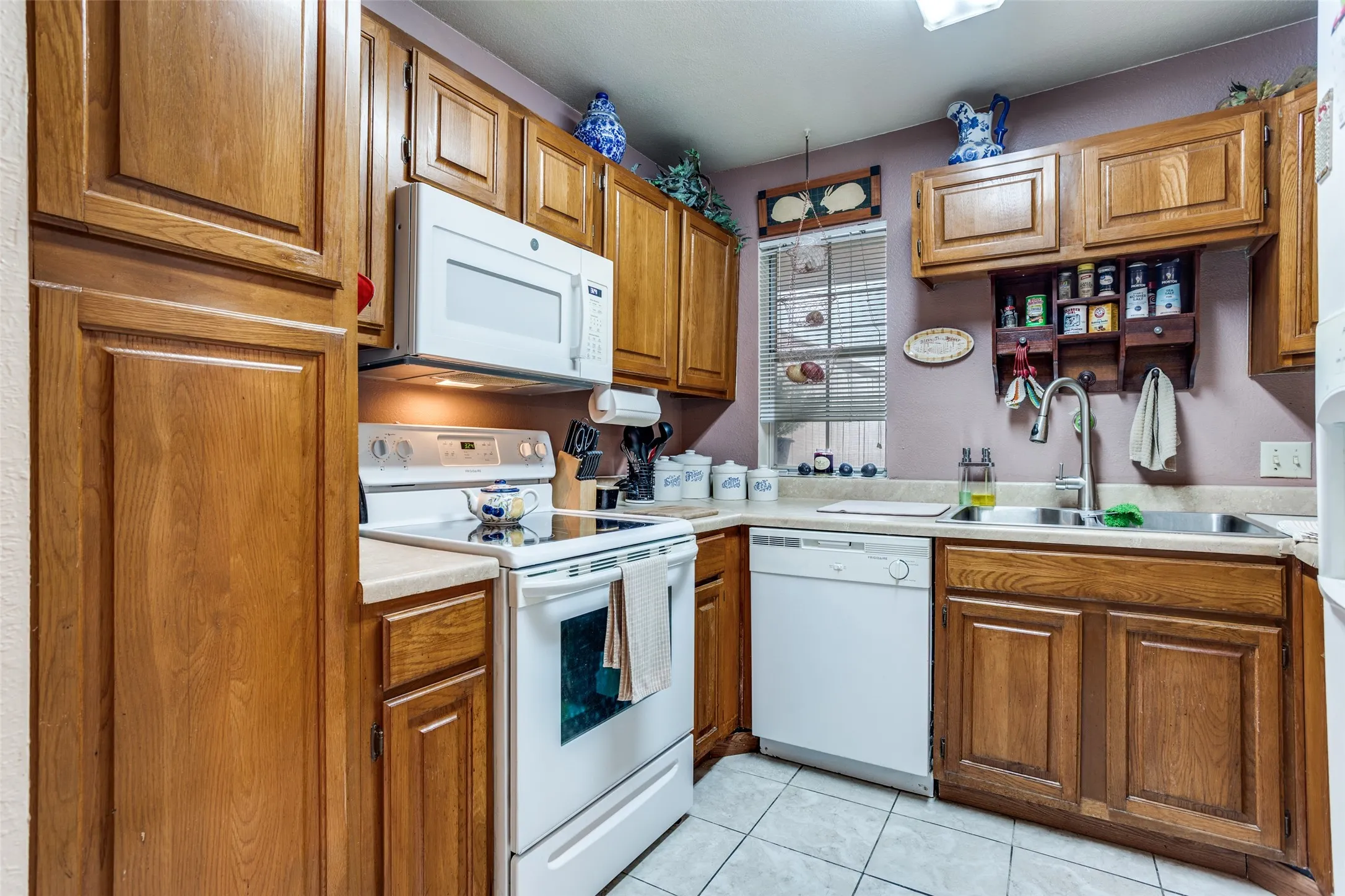 Condominium For Sale in Dallas County , 1106 Woburn Drive, Garland, Texas 75043, 2 Bedroom, 3 Bathroom, 2 Garage spaces, 1,230 Sqft, built in 1984, Preowned, mls#21220463, Real Estate Agent in Garland, Homes For Sale in Dallas county, Homes For Sale in Garland, Realtor in Garland Texas, Real Estate Brokerage Independent Realty Texas, Luminita Cordes Realtor