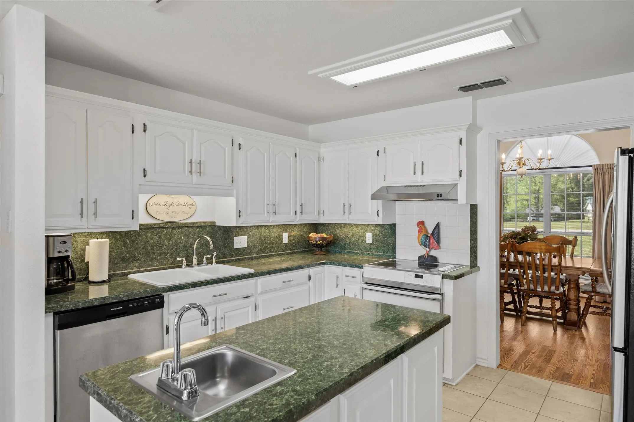 Single Family Residence For Sale in Van Zandt County , 271 VZ County Road 4107, Canton, Texas 75103, 3 Bedroom, 3 Bathroom, 2 Garage spaces, 2,368 Sqft, built in 1997, Preowned, mls#21220807, Real Estate Agent in Canton, Homes For Sale in Van Zandt county, Homes For Sale in Canton, Realtor in Canton Texas, Real Estate Brokerage Independent Realty Texas, Luminita Cordes Realtor