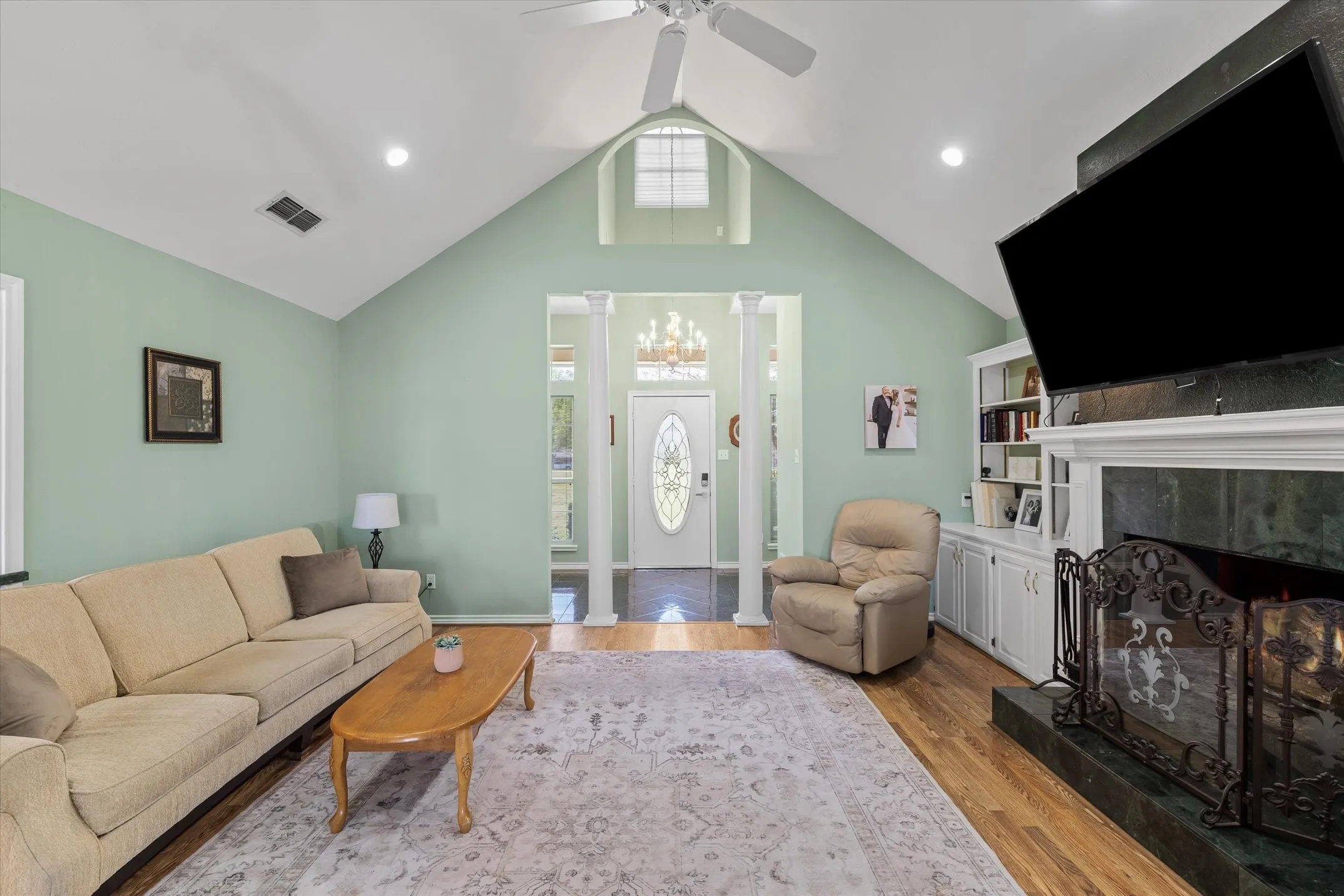 Single Family Residence For Sale in Van Zandt County , 271 VZ County Road 4107, Canton, Texas 75103, 3 Bedroom, 3 Bathroom, 2 Garage spaces, 2,368 Sqft, built in 1997, Preowned, mls#21220807, Real Estate Agent in Canton, Homes For Sale in Van Zandt county, Homes For Sale in Canton, Realtor in Canton Texas, Real Estate Brokerage Independent Realty Texas, Luminita Cordes Realtor
