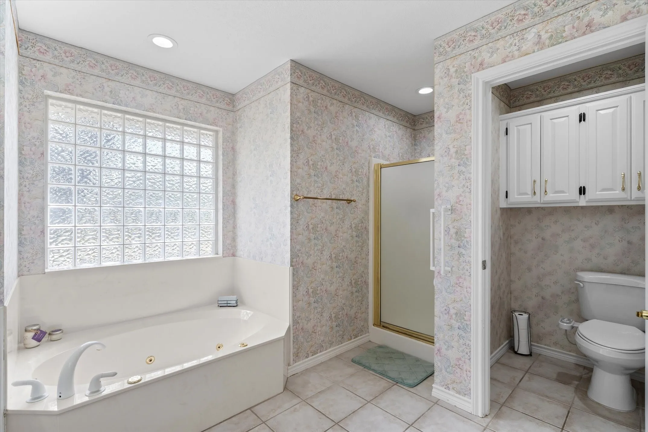 Single Family Residence For Sale in Van Zandt County , 271 VZ County Road 4107, Canton, Texas 75103, 3 Bedroom, 3 Bathroom, 2 Garage spaces, 2,368 Sqft, built in 1997, Preowned, mls#21220807, Real Estate Agent in Canton, Homes For Sale in Van Zandt county, Homes For Sale in Canton, Realtor in Canton Texas, Real Estate Brokerage Independent Realty Texas, Luminita Cordes Realtor