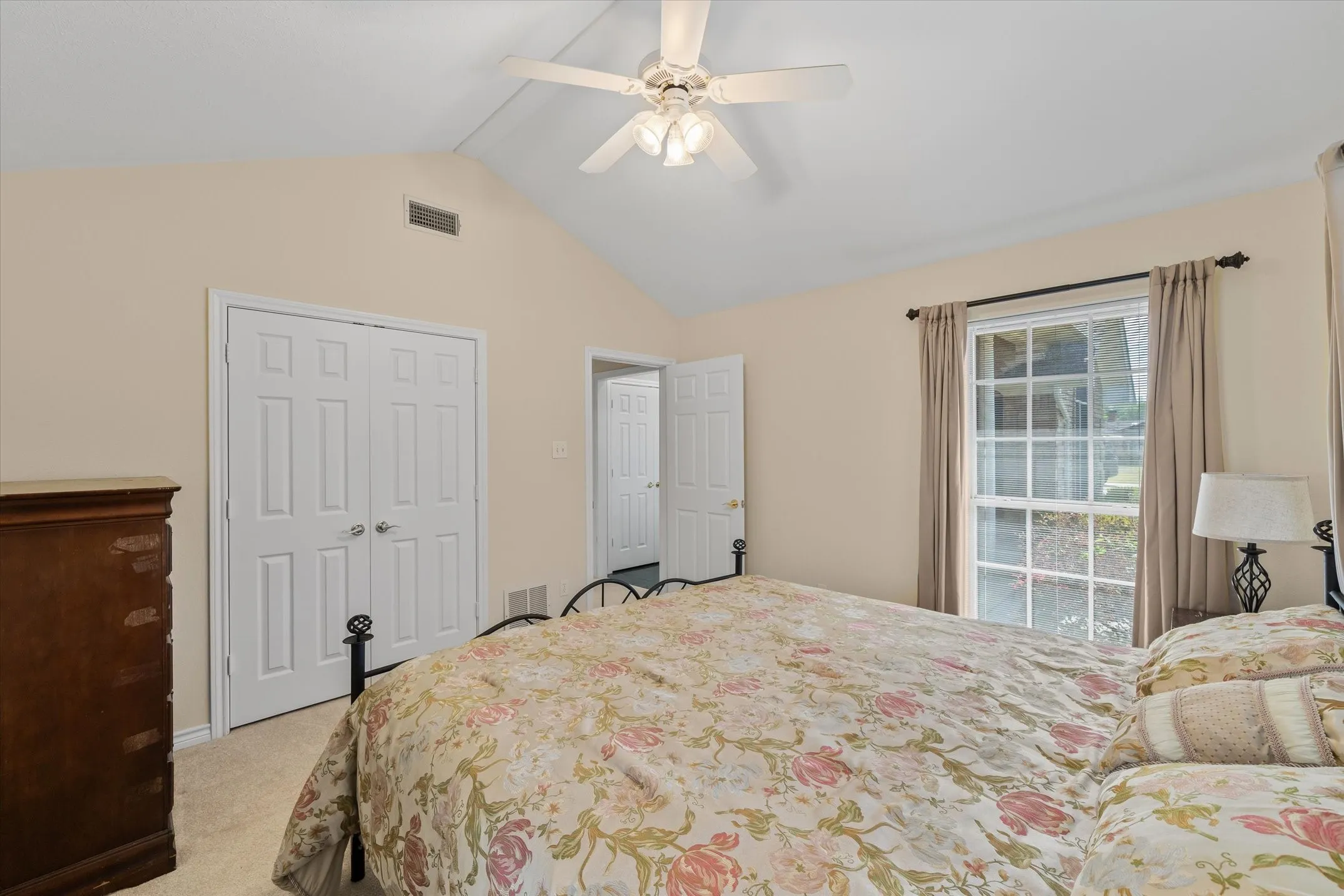 Single Family Residence For Sale in Van Zandt County , 271 VZ County Road 4107, Canton, Texas 75103, 3 Bedroom, 3 Bathroom, 2 Garage spaces, 2,368 Sqft, built in 1997, Preowned, mls#21220807, Real Estate Agent in Canton, Homes For Sale in Van Zandt county, Homes For Sale in Canton, Realtor in Canton Texas, Real Estate Brokerage Independent Realty Texas, Luminita Cordes Realtor