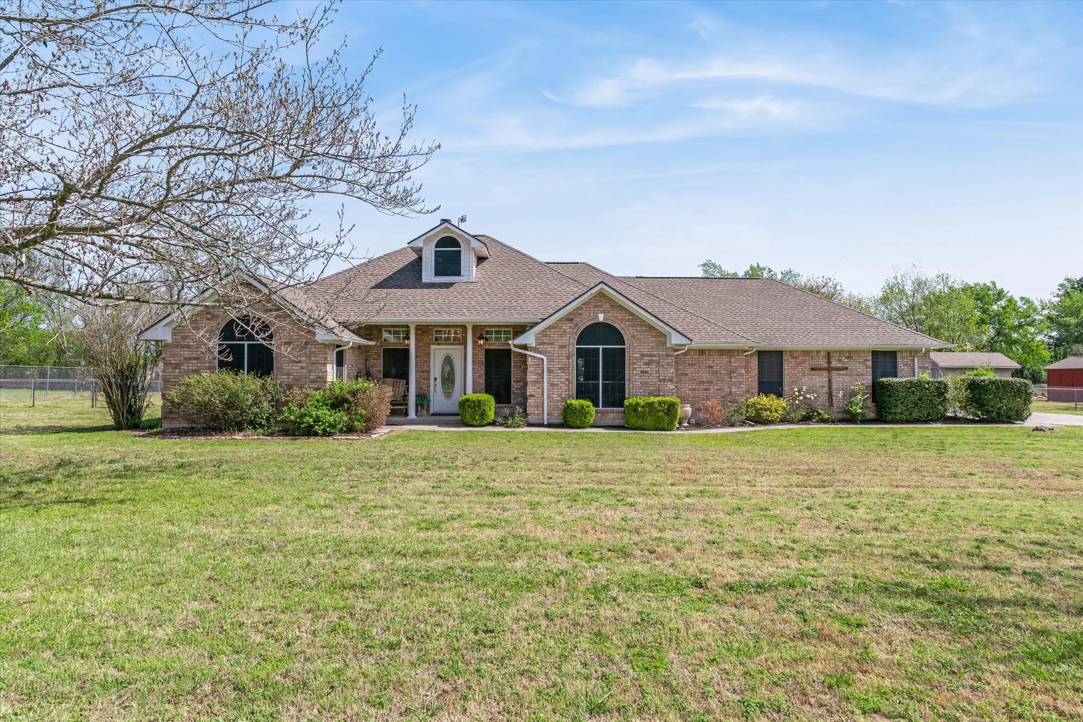 Single Family Residence For Sale in Van Zandt County , 271 VZ County Road 4107, Canton, Texas 75103, 3 Bedroom, 3 Bathroom, 2 Garage spaces, 2,368 Sqft, built in 1997, Preowned, mls#21220807, Real Estate Agent in Canton, Homes For Sale in Van Zandt county, Homes For Sale in Canton, Realtor in Canton Texas, Real Estate Brokerage Independent Realty Texas, Luminita Cordes Realtor