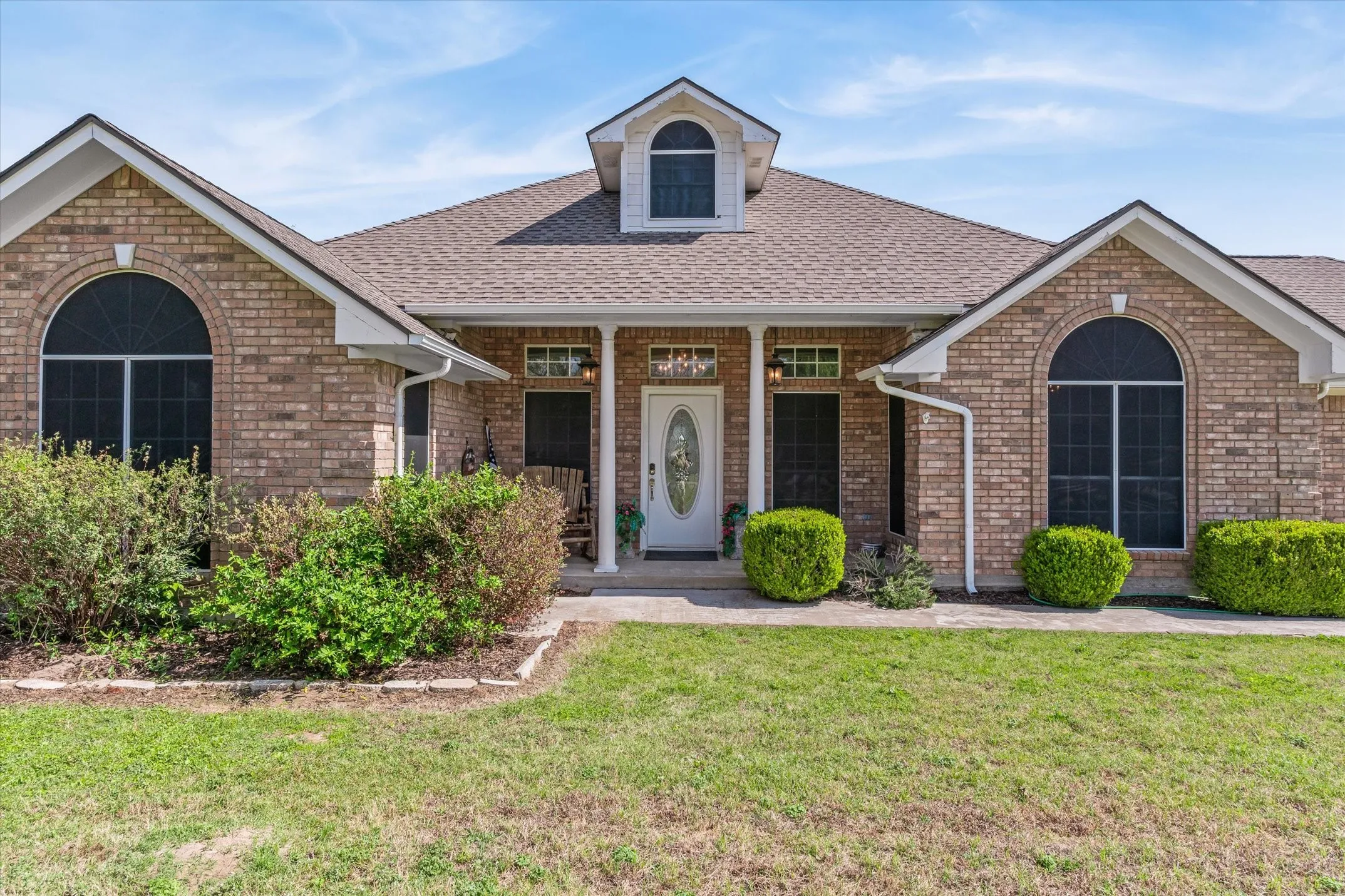 Single Family Residence For Sale in Van Zandt County , 271 VZ County Road 4107, Canton, Texas 75103, 3 Bedroom, 3 Bathroom, 2 Garage spaces, 2,368 Sqft, built in 1997, Preowned, mls#21220807, Real Estate Agent in Canton, Homes For Sale in Van Zandt county, Homes For Sale in Canton, Realtor in Canton Texas, Real Estate Brokerage Independent Realty Texas, Luminita Cordes Realtor