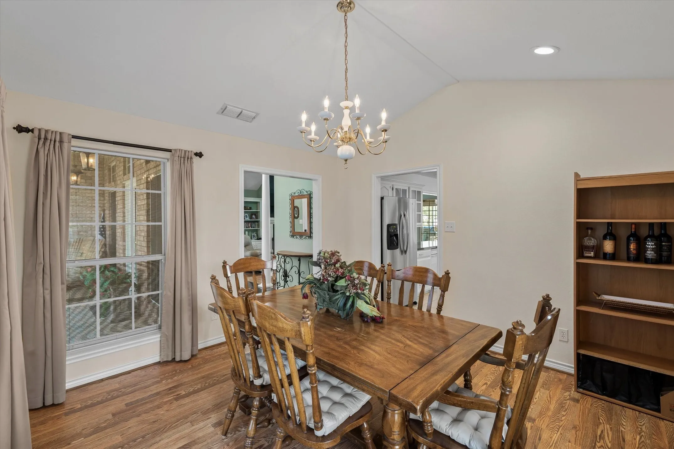 Single Family Residence For Sale in Van Zandt County , 271 VZ County Road 4107, Canton, Texas 75103, 3 Bedroom, 3 Bathroom, 2 Garage spaces, 2,368 Sqft, built in 1997, Preowned, mls#21220807, Real Estate Agent in Canton, Homes For Sale in Van Zandt county, Homes For Sale in Canton, Realtor in Canton Texas, Real Estate Brokerage Independent Realty Texas, Luminita Cordes Realtor