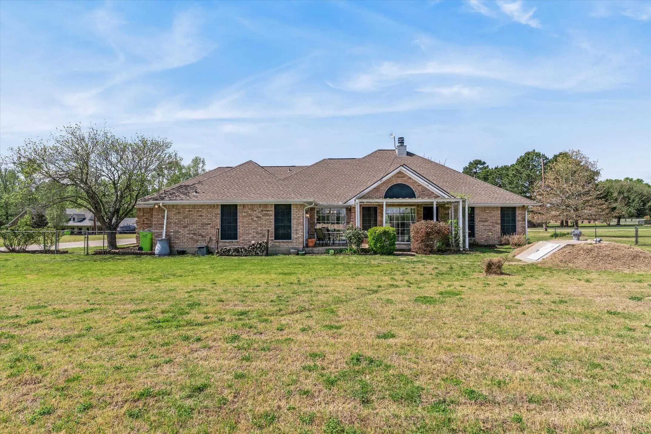 Single Family Residence For Sale in Van Zandt County , 271 VZ County Road 4107, Canton, Texas 75103, 3 Bedroom, 3 Bathroom, 2 Garage spaces, 2,368 Sqft, built in 1997, Preowned, mls#21220807, Real Estate Agent in Canton, Homes For Sale in Van Zandt county, Homes For Sale in Canton, Realtor in Canton Texas, Real Estate Brokerage Independent Realty Texas, Luminita Cordes Realtor