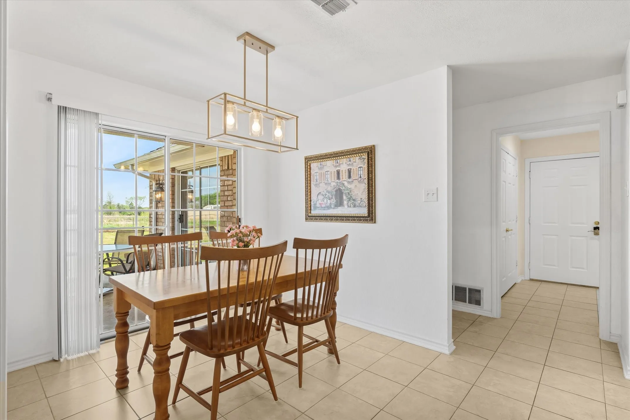 Single Family Residence For Sale in Van Zandt County , 271 VZ County Road 4107, Canton, Texas 75103, 3 Bedroom, 3 Bathroom, 2 Garage spaces, 2,368 Sqft, built in 1997, Preowned, mls#21220807, Real Estate Agent in Canton, Homes For Sale in Van Zandt county, Homes For Sale in Canton, Realtor in Canton Texas, Real Estate Brokerage Independent Realty Texas, Luminita Cordes Realtor